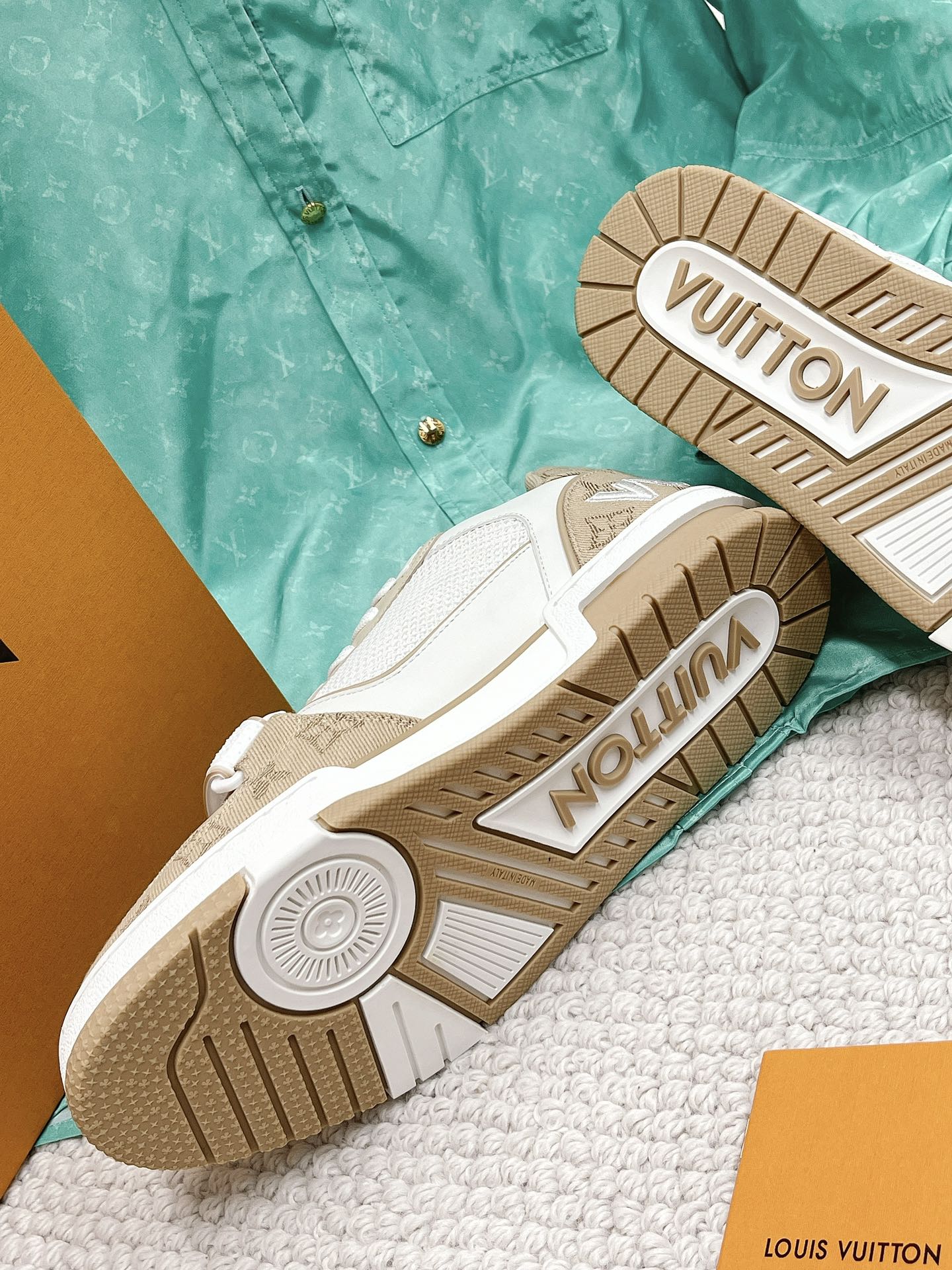 LOUIS VUITTON SNEAKERS