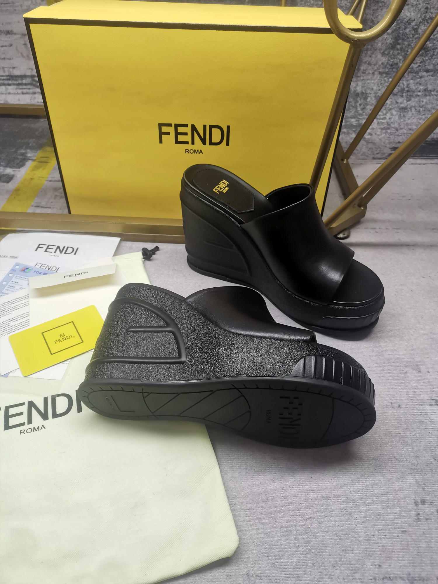 FENDI SLIDES