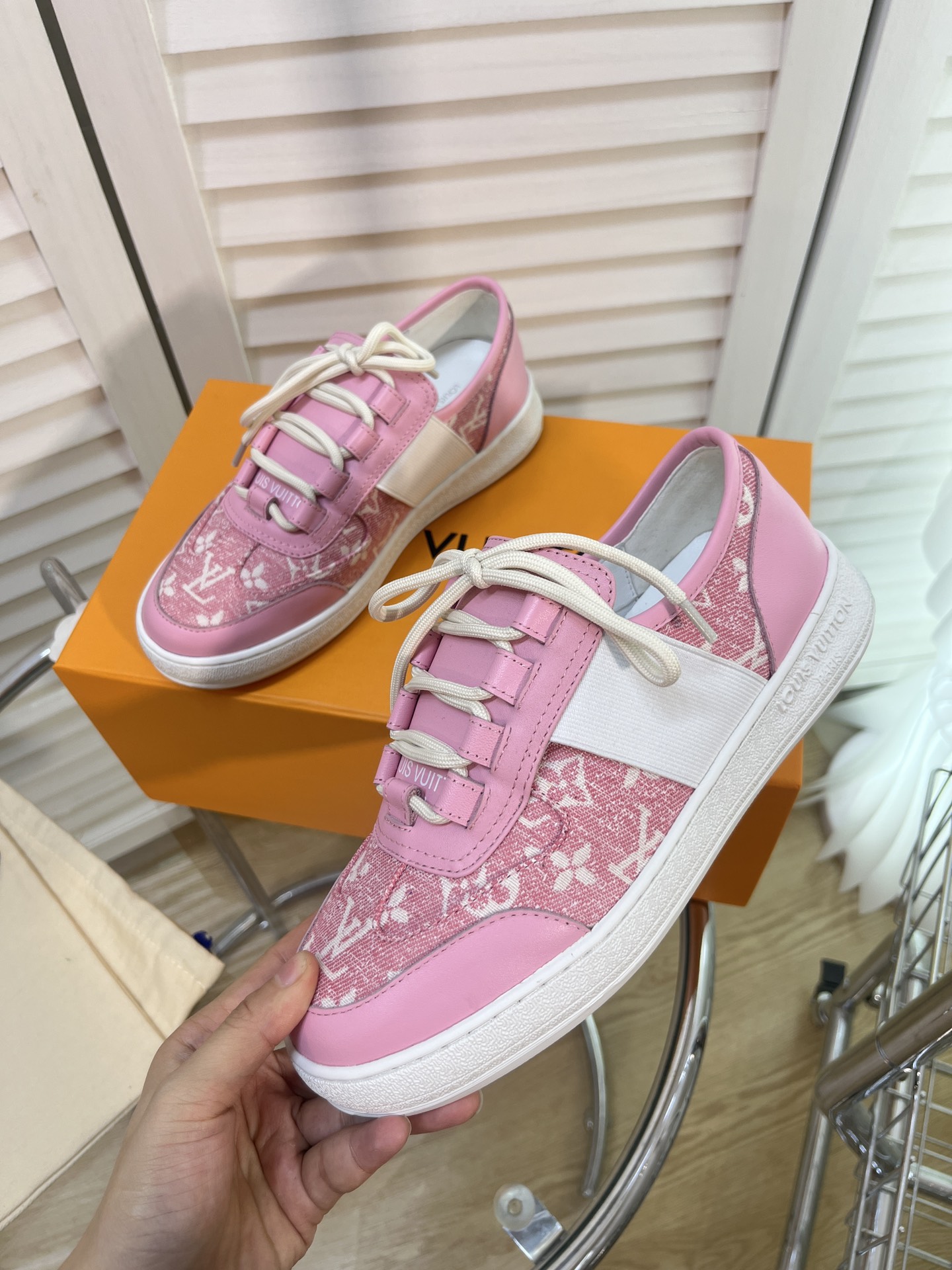 LOUIS VUITTON SNEAKERS
