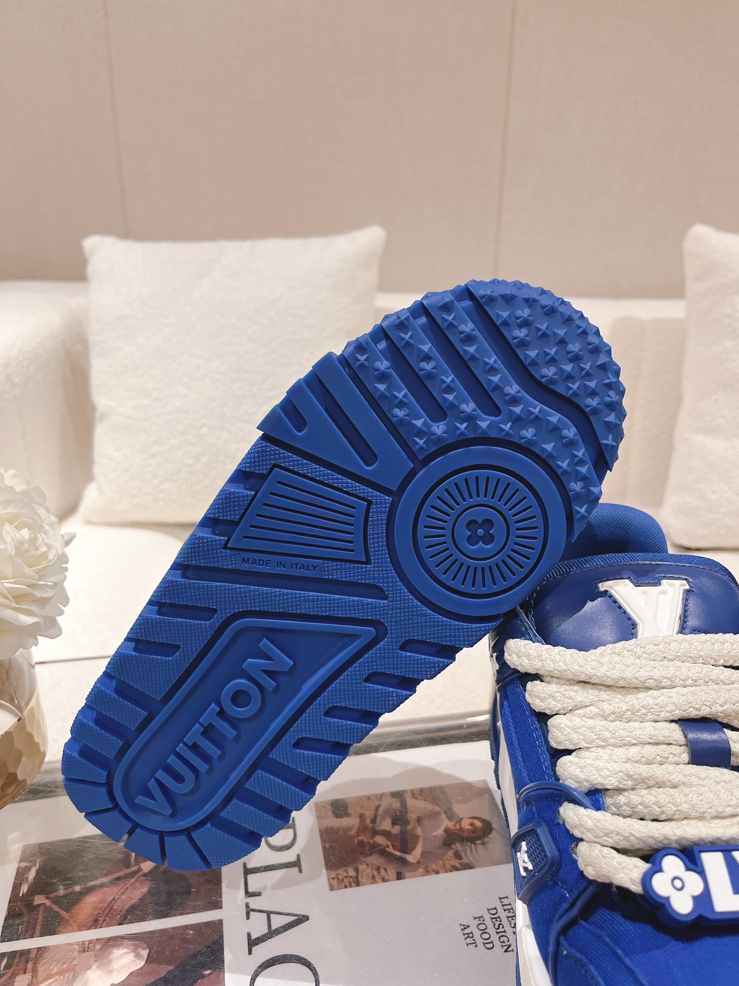 LOUIS VUITTON SNEAKERS