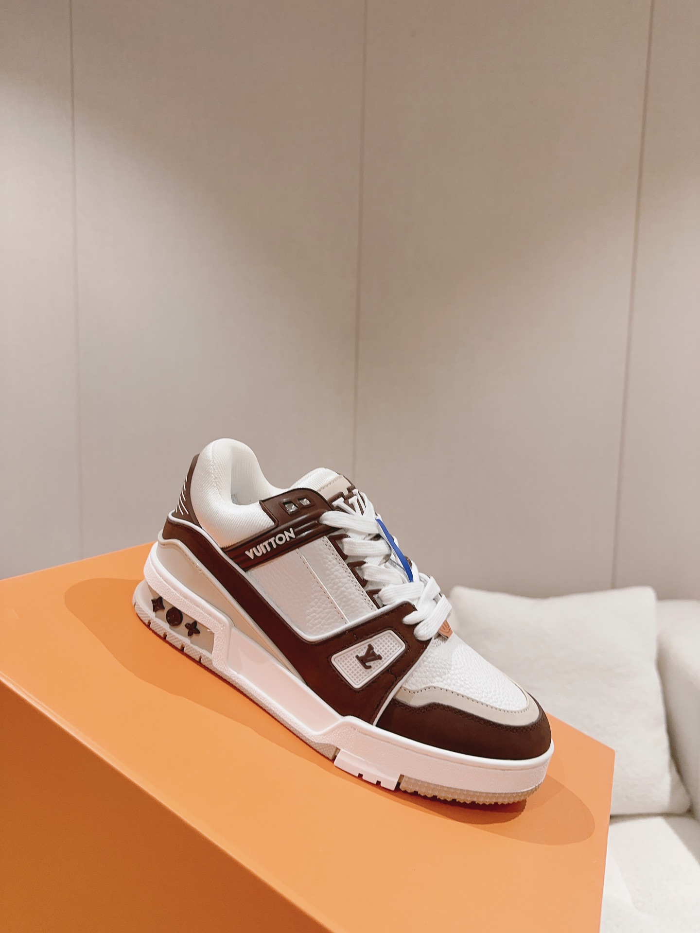 LOUIS VUITTON SNEAKERS