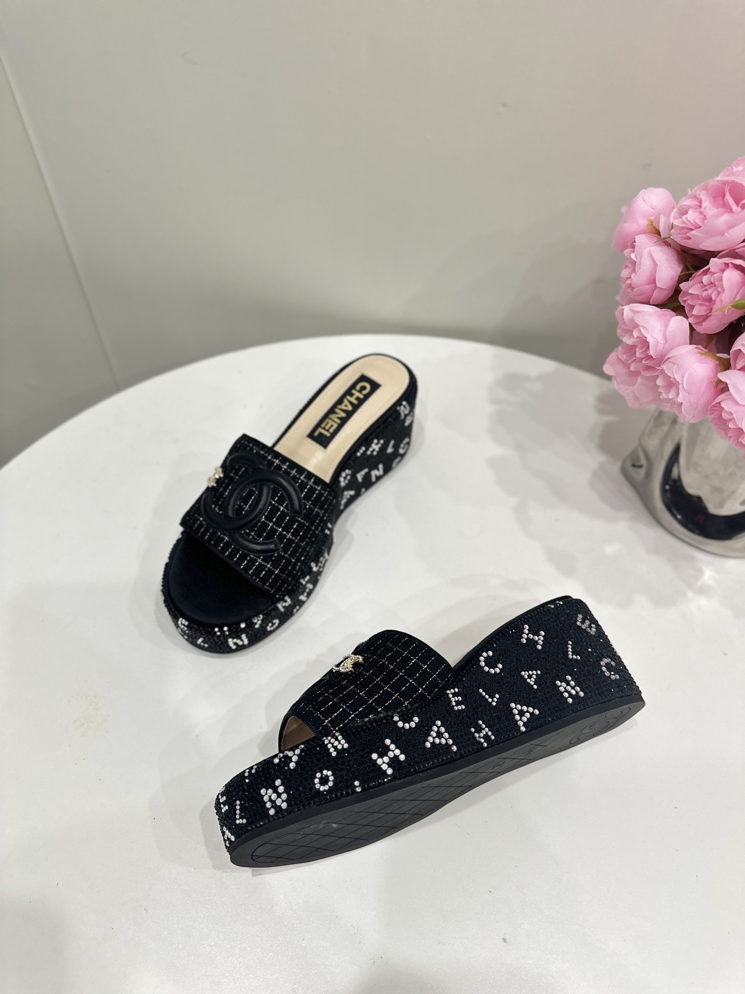 CHANEL SLIDES