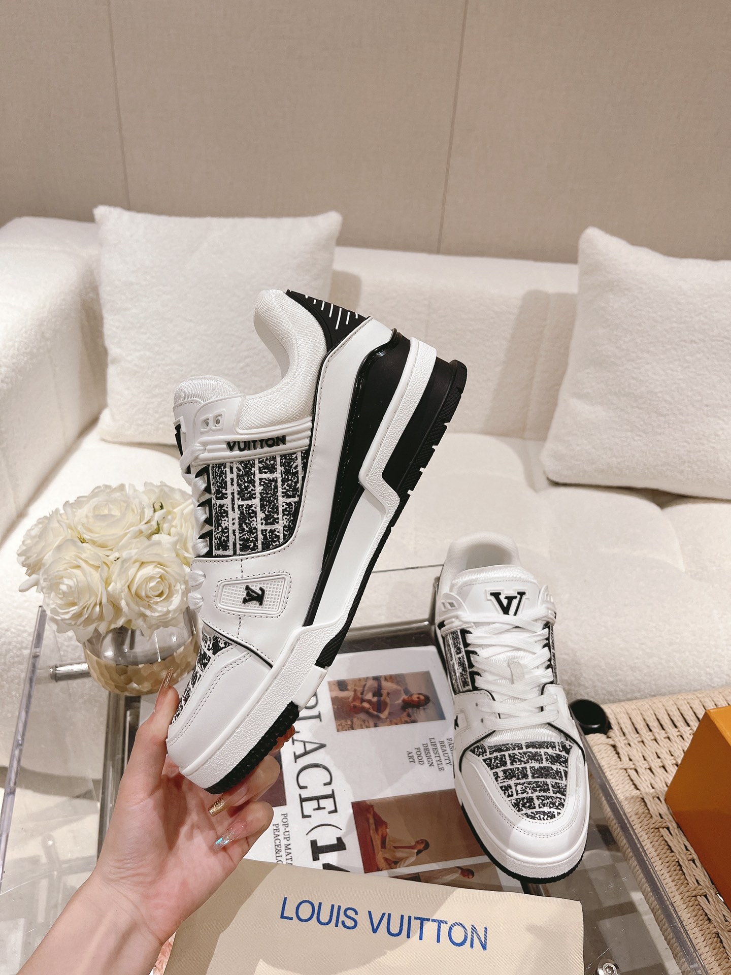 LOUIS VUITTON SNEAKERS