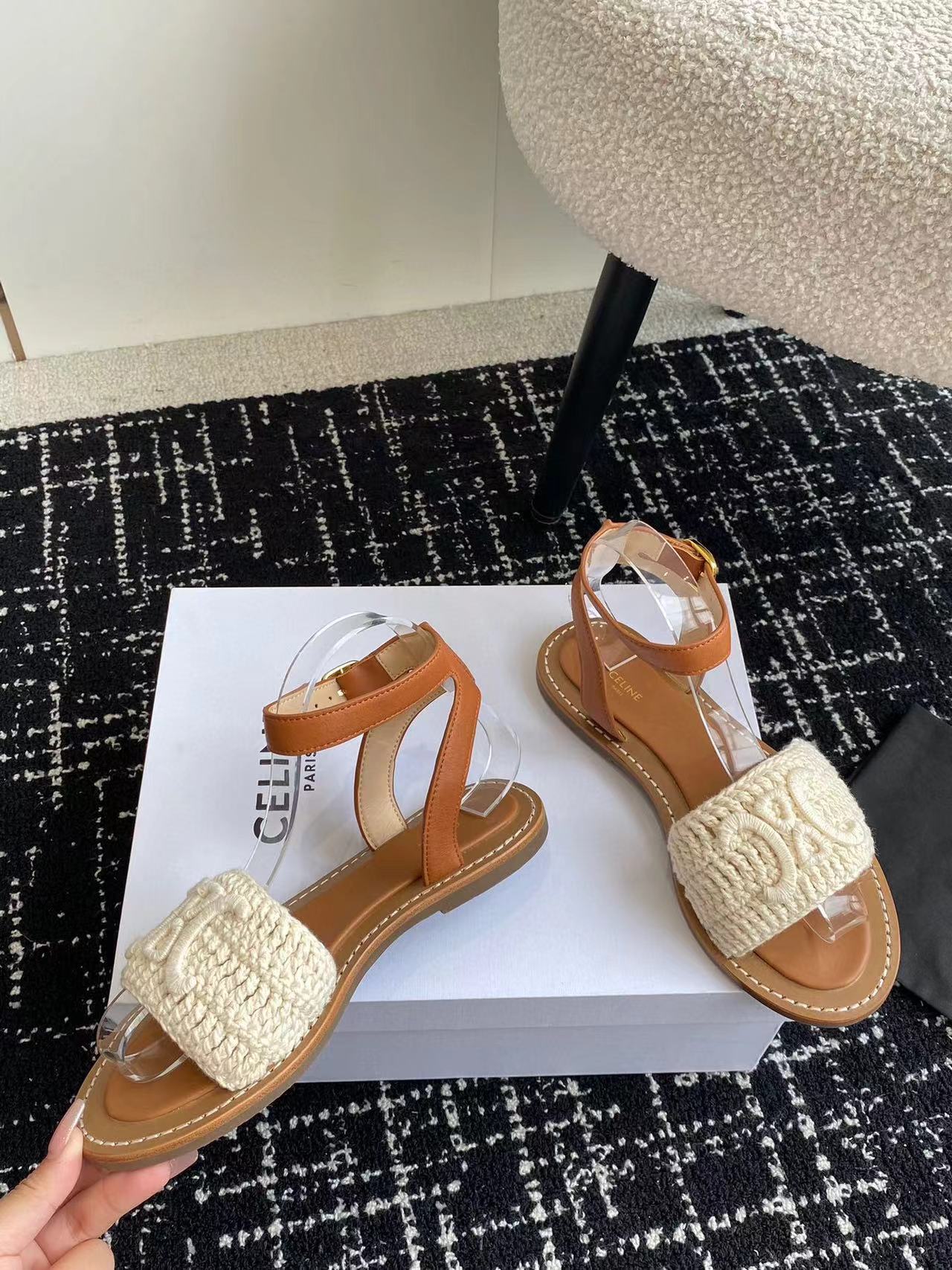 Celine 2024  Triumphal Arch English Style Flat Bottom Micro Label Sandals Slippers