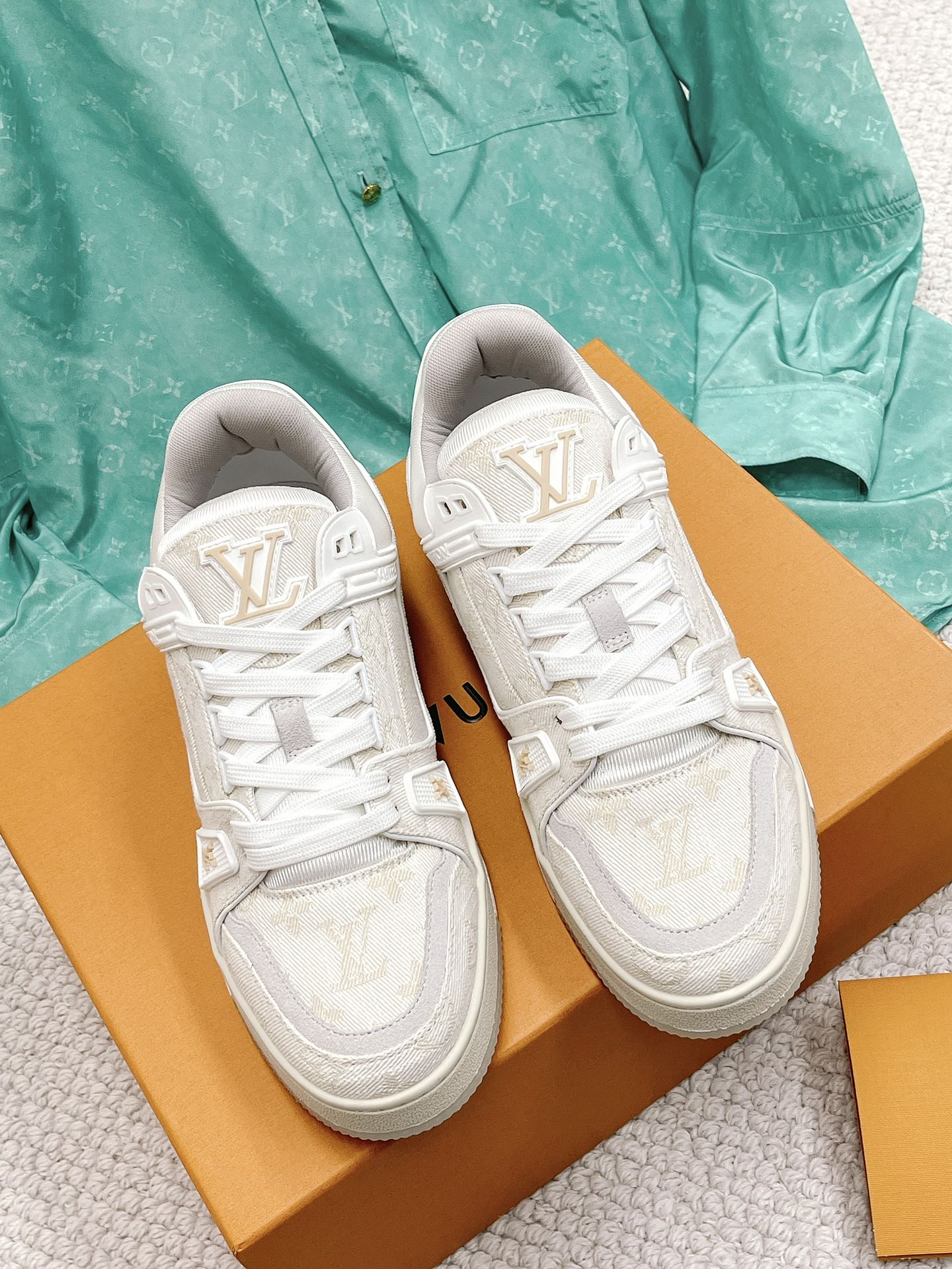 LOUIS VUITTON SNEAKERS