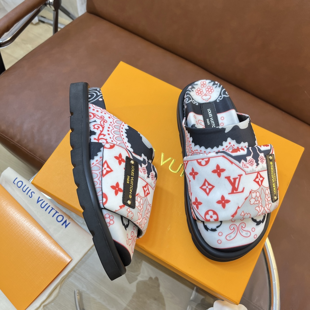 LOUIS VUITTON SLIDES
