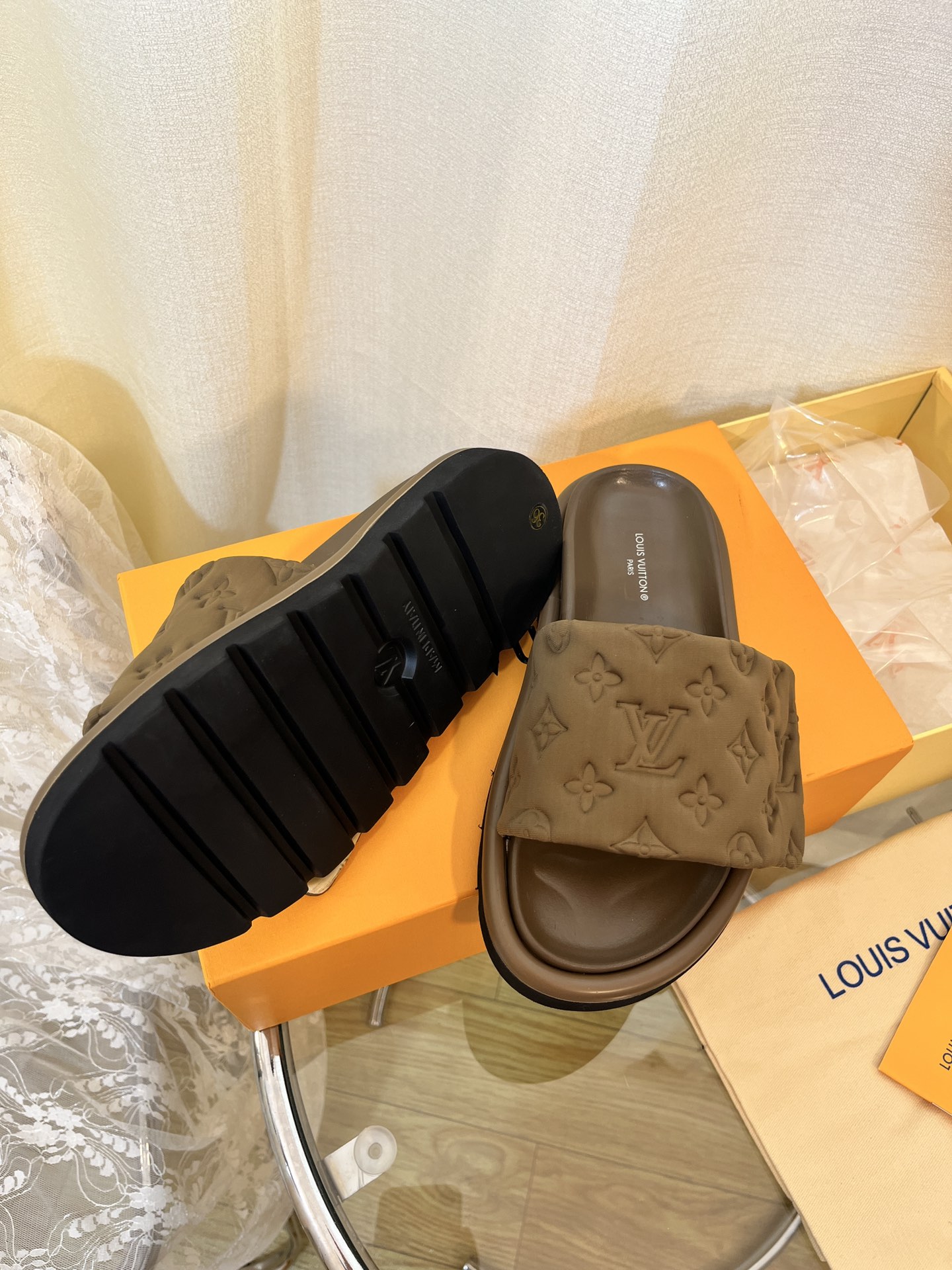 LOUIS VUITTON SLIDES