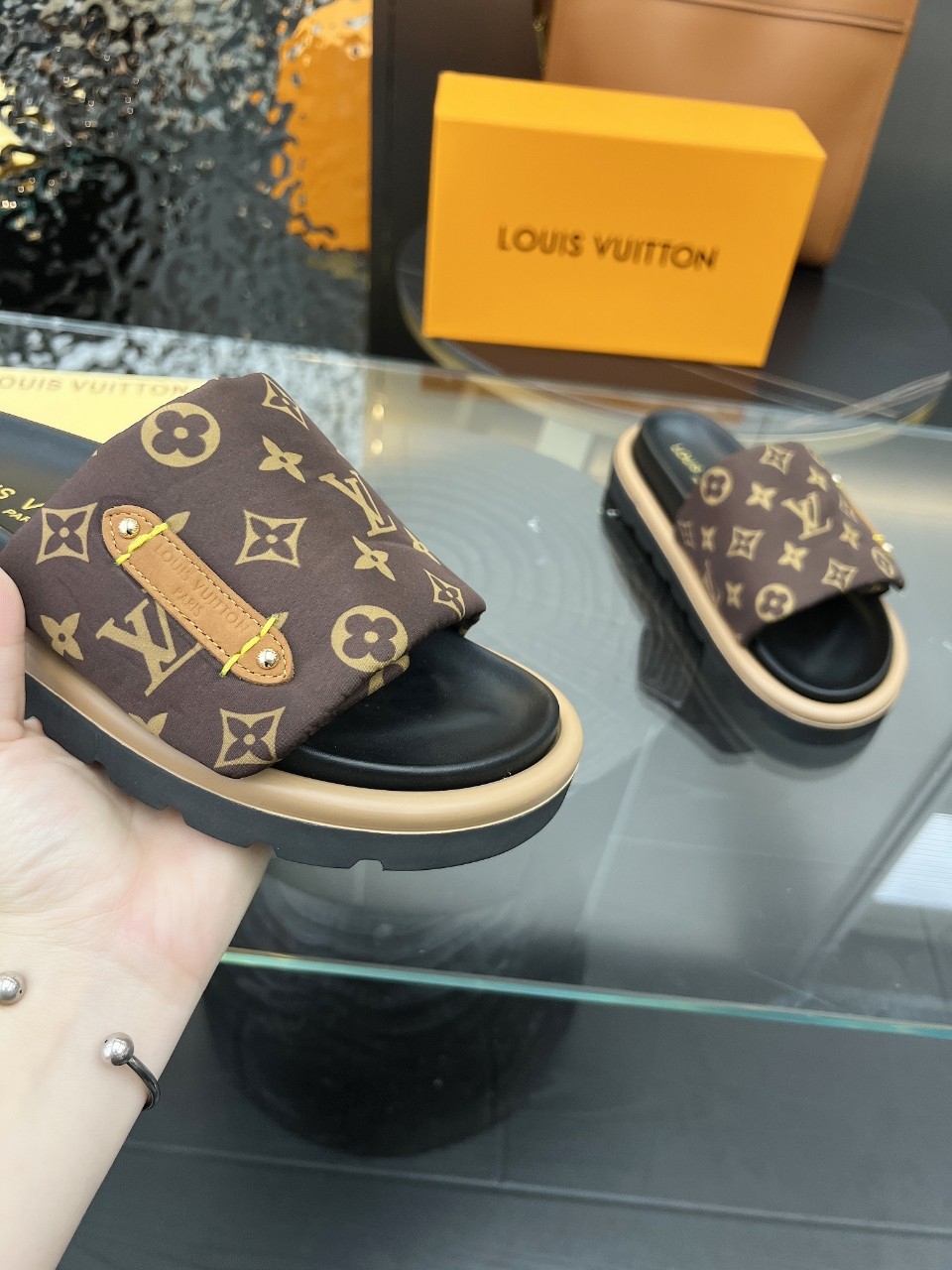 LOUIS VUITTON SLIDES