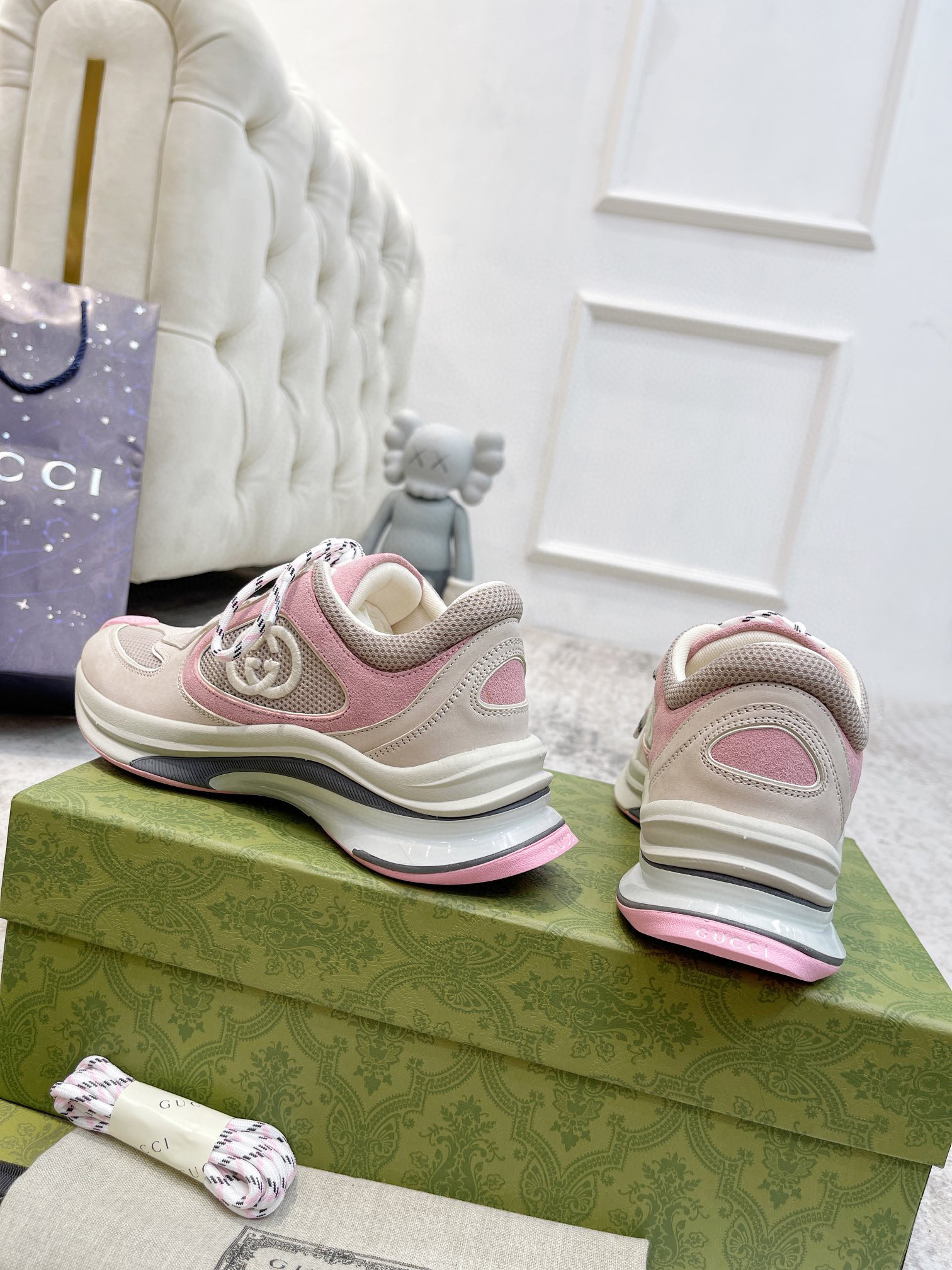 WOMEN'S GUCCI RUN SNEAKER