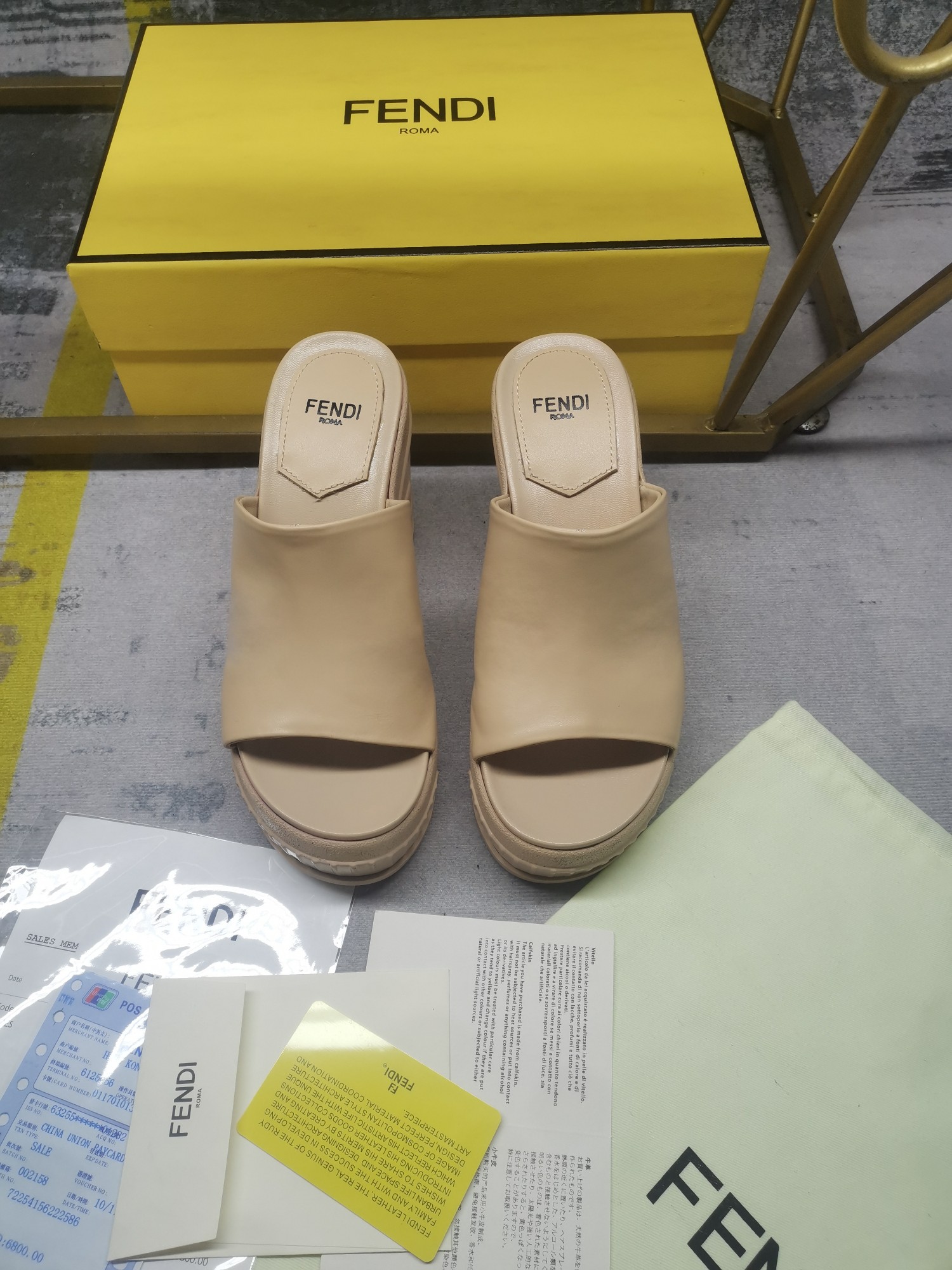 FENDI SLIDES
