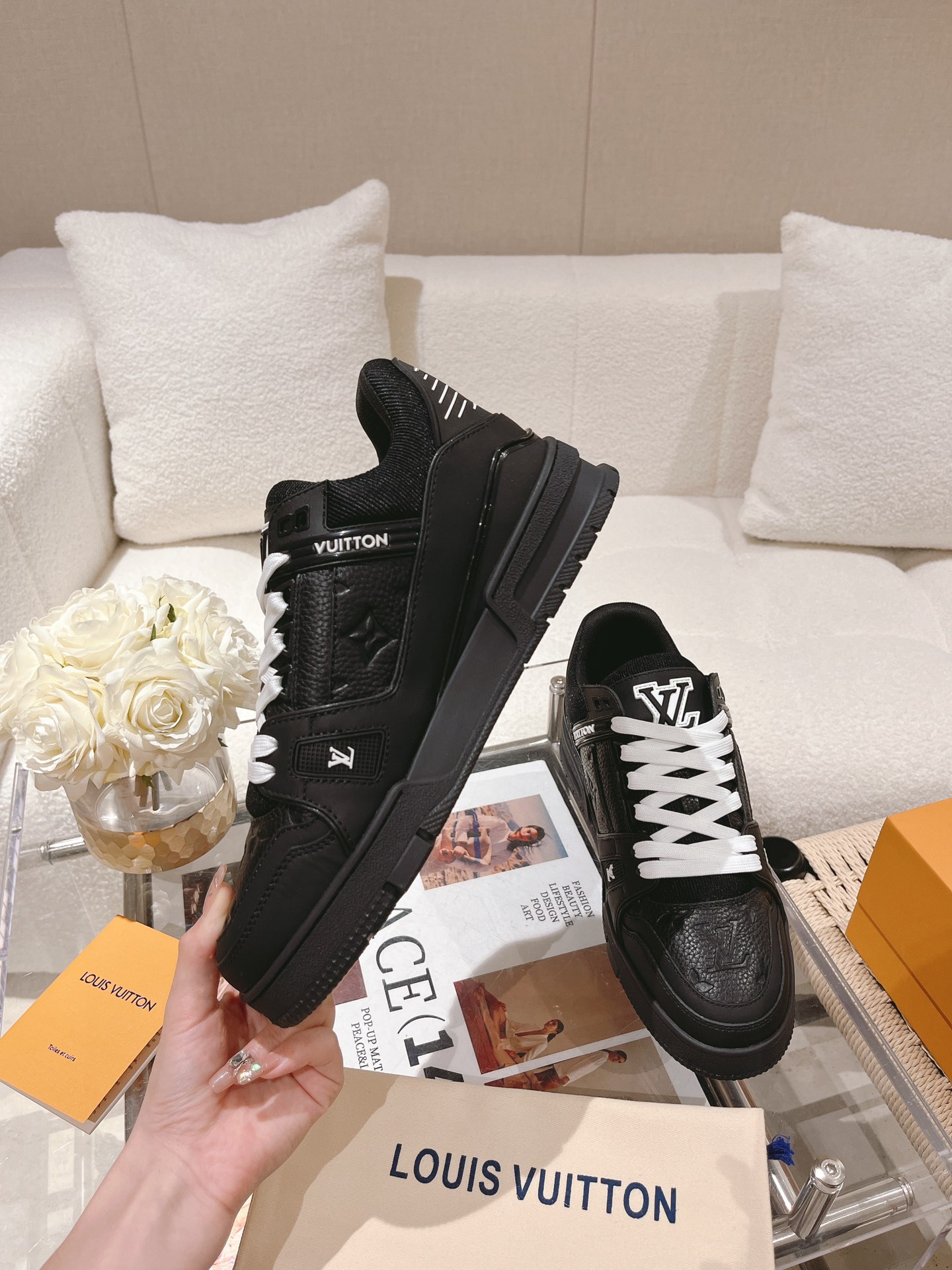 LOUIS VUITTON SNEAKERS