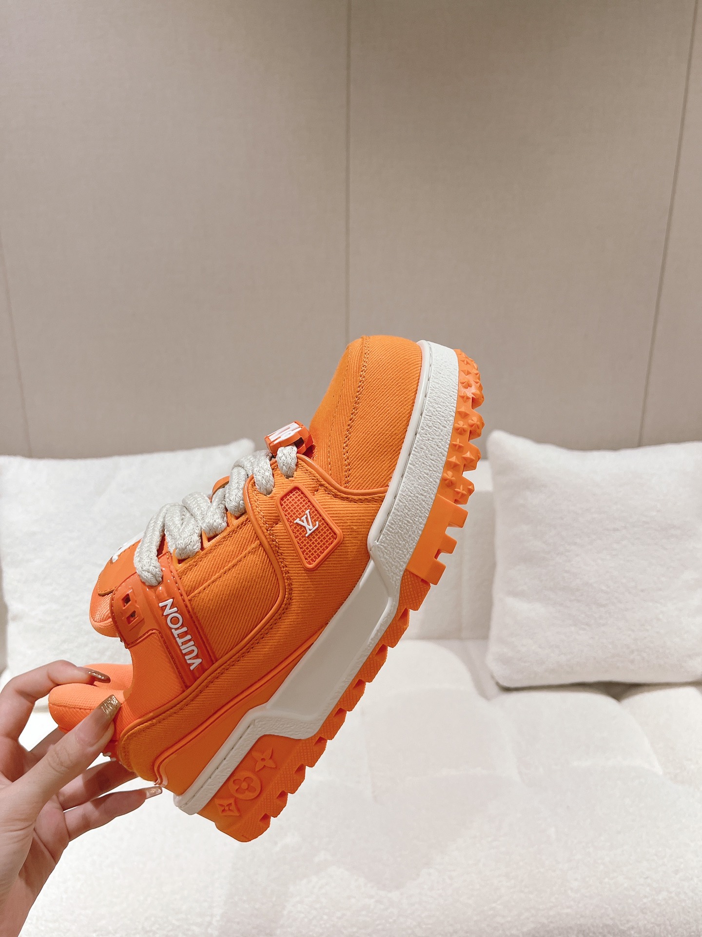 LOUIS VUITTON SNEAKERS