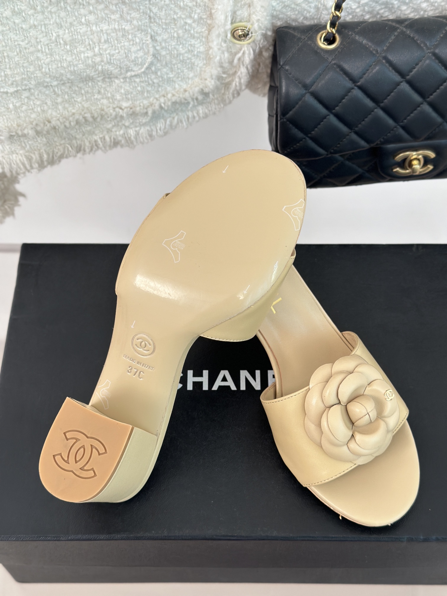 CHANEL SLIDES