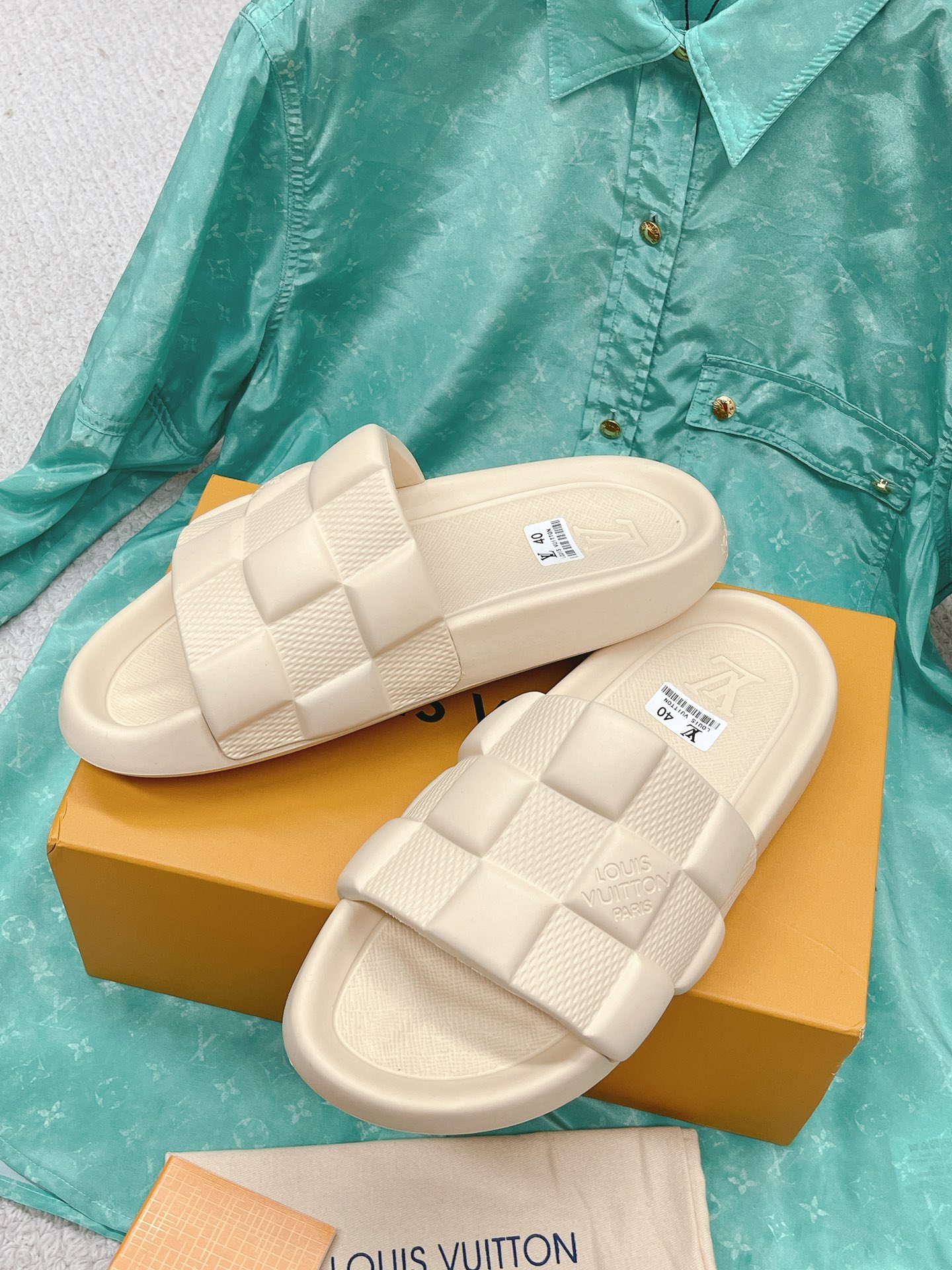LOUIS VUITTON SLIDES