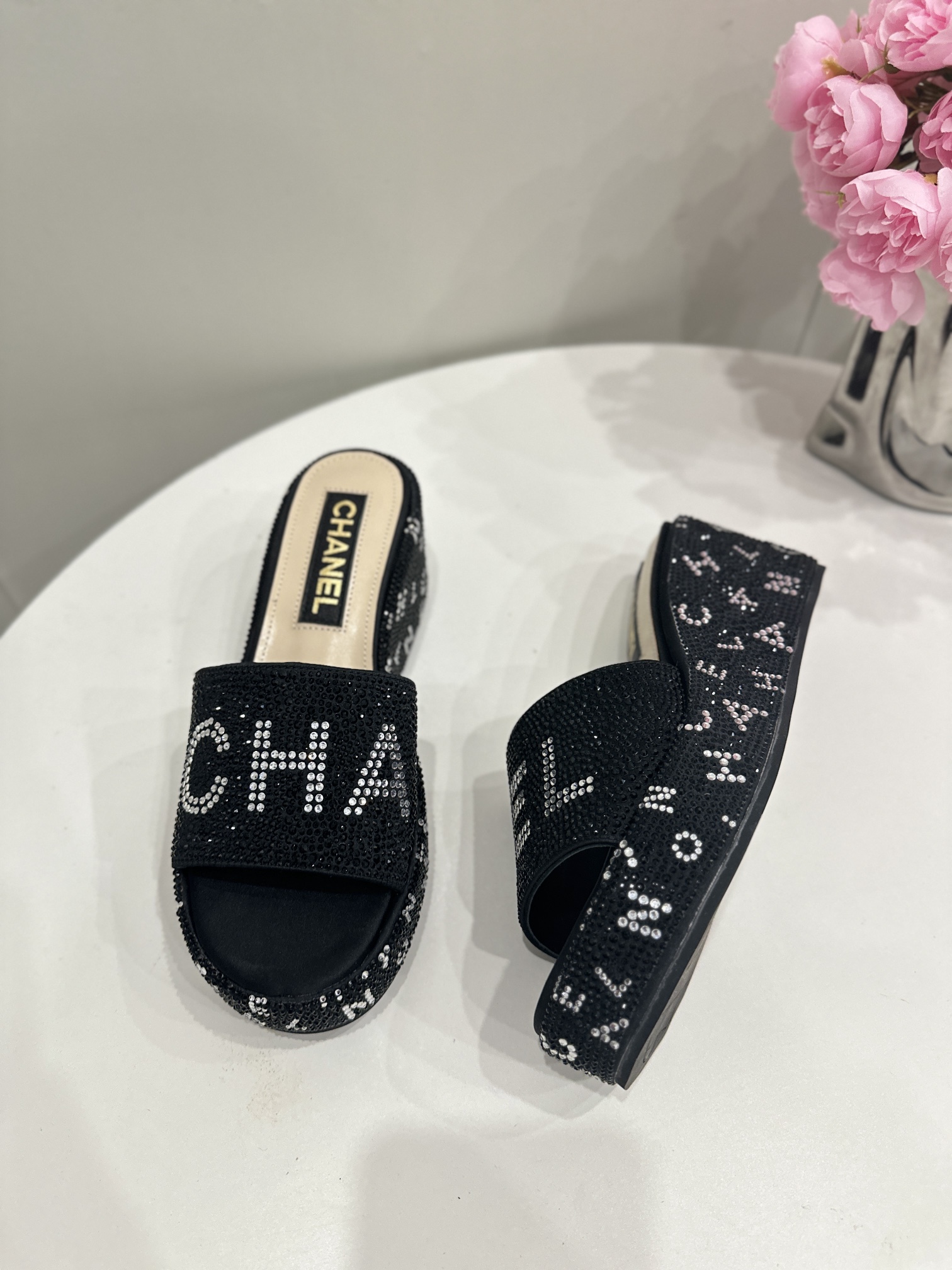 CHANEL SLIDES