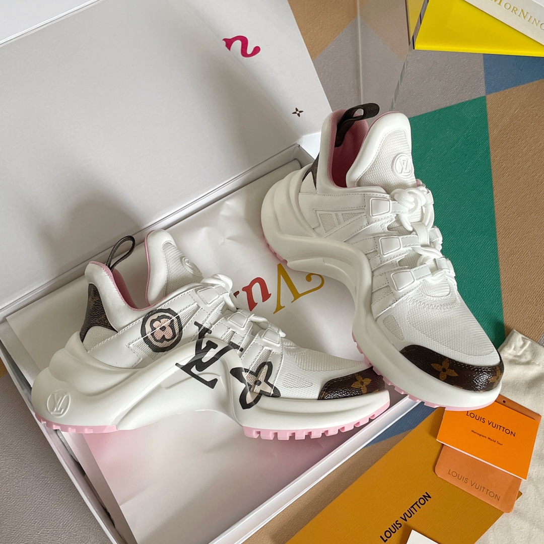 LOUIS VUITTON SNEAKERS