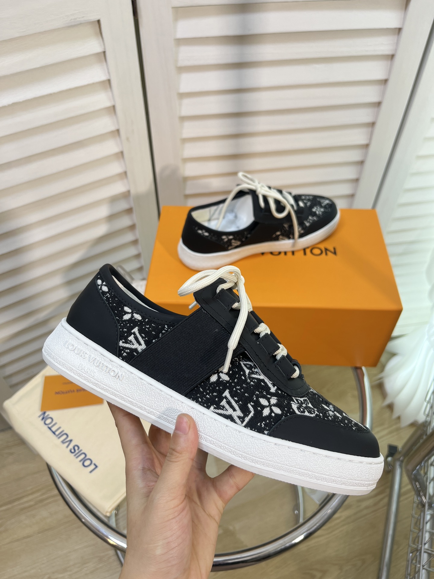 LOUIS VUITTON SNEAKERS