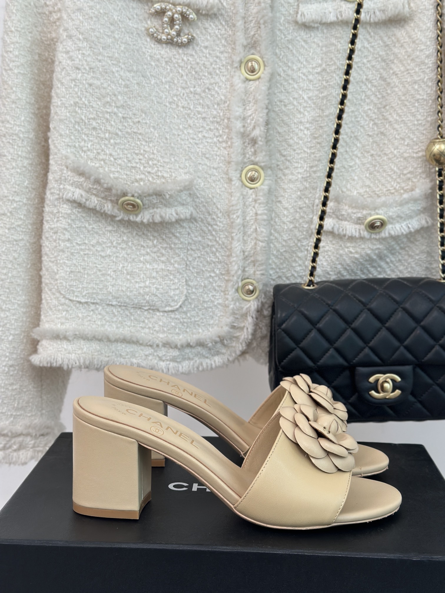 CHANEL SLIDES