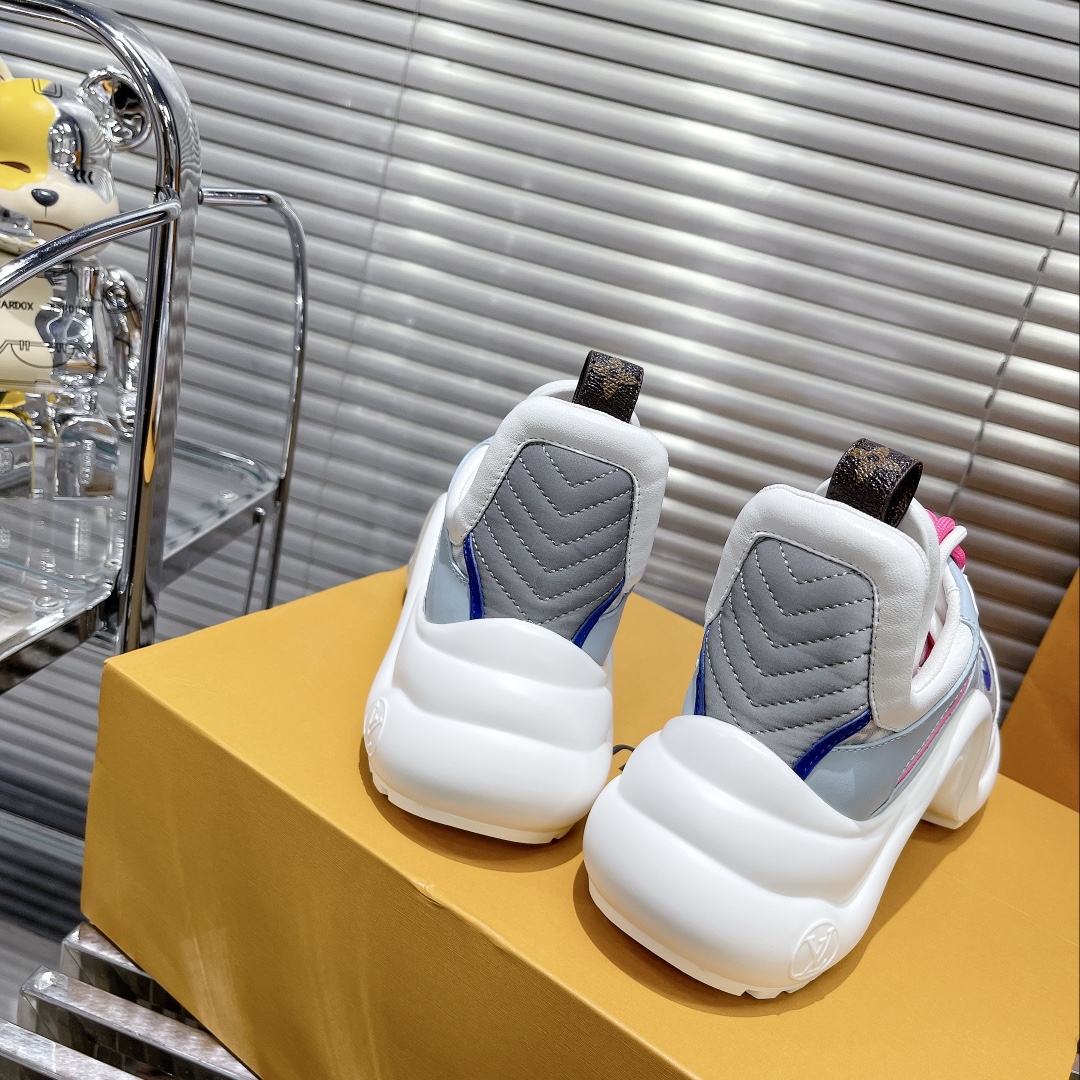 LOUIS VUITTON SNEAKERS