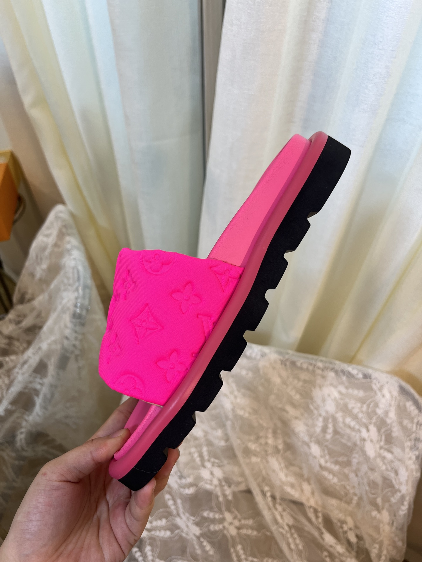 LOUIS VUITTON SLIDES