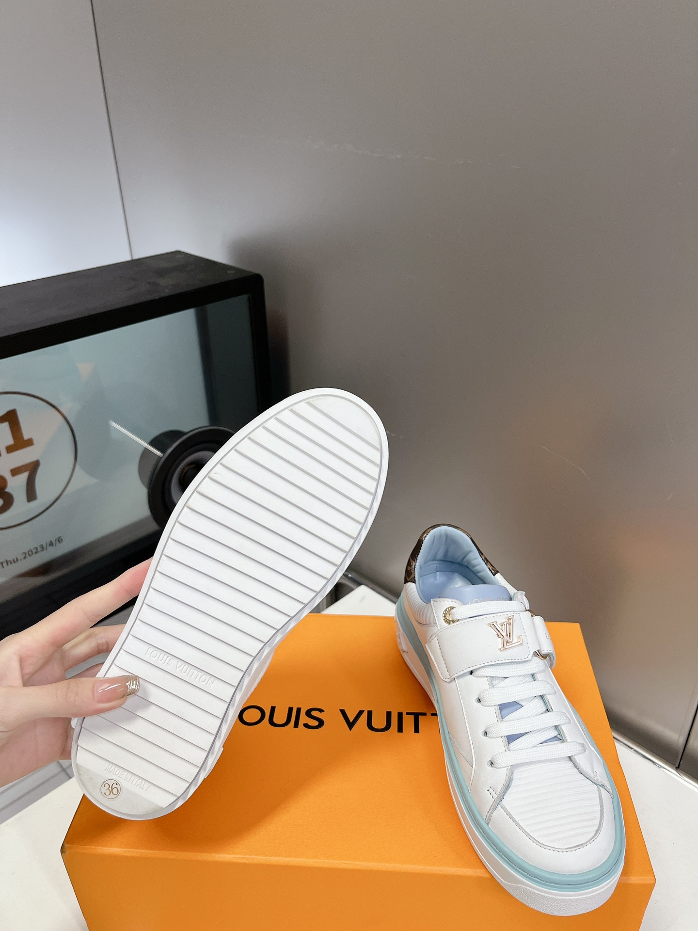 LOUIS VUITTON SNEAKERS