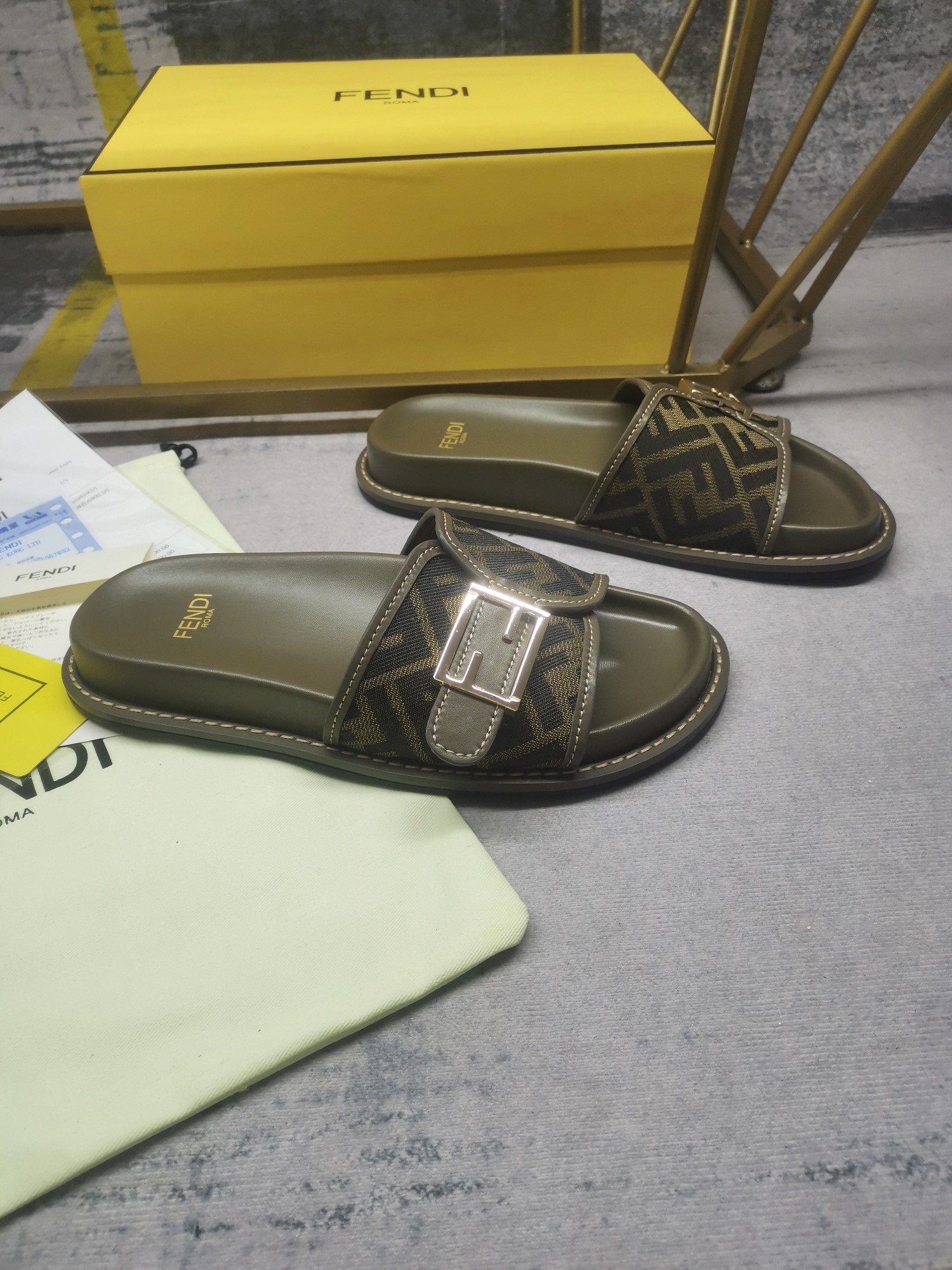 FENDI SLIDES