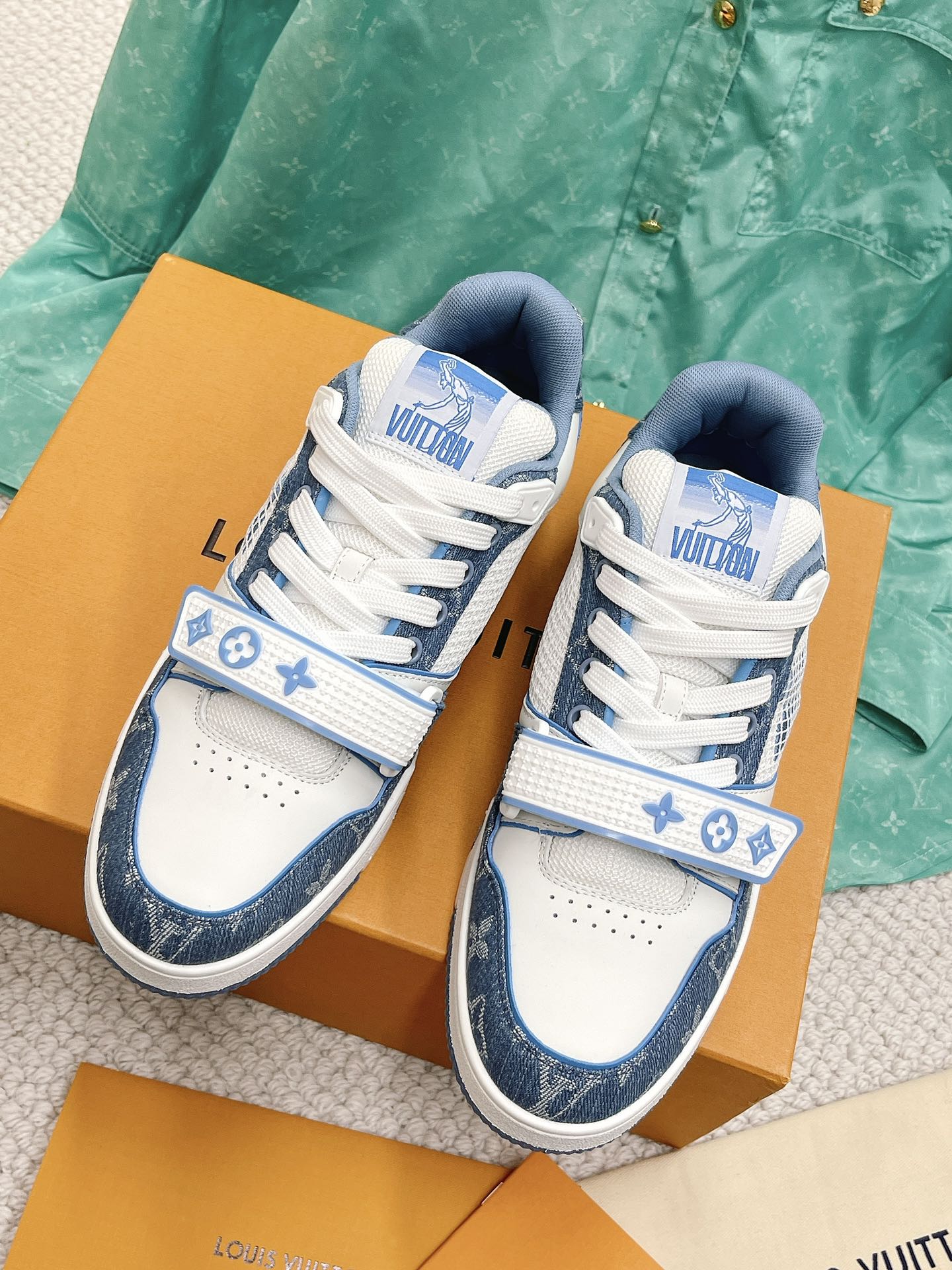 LOUIS VUITTON SNEAKERS