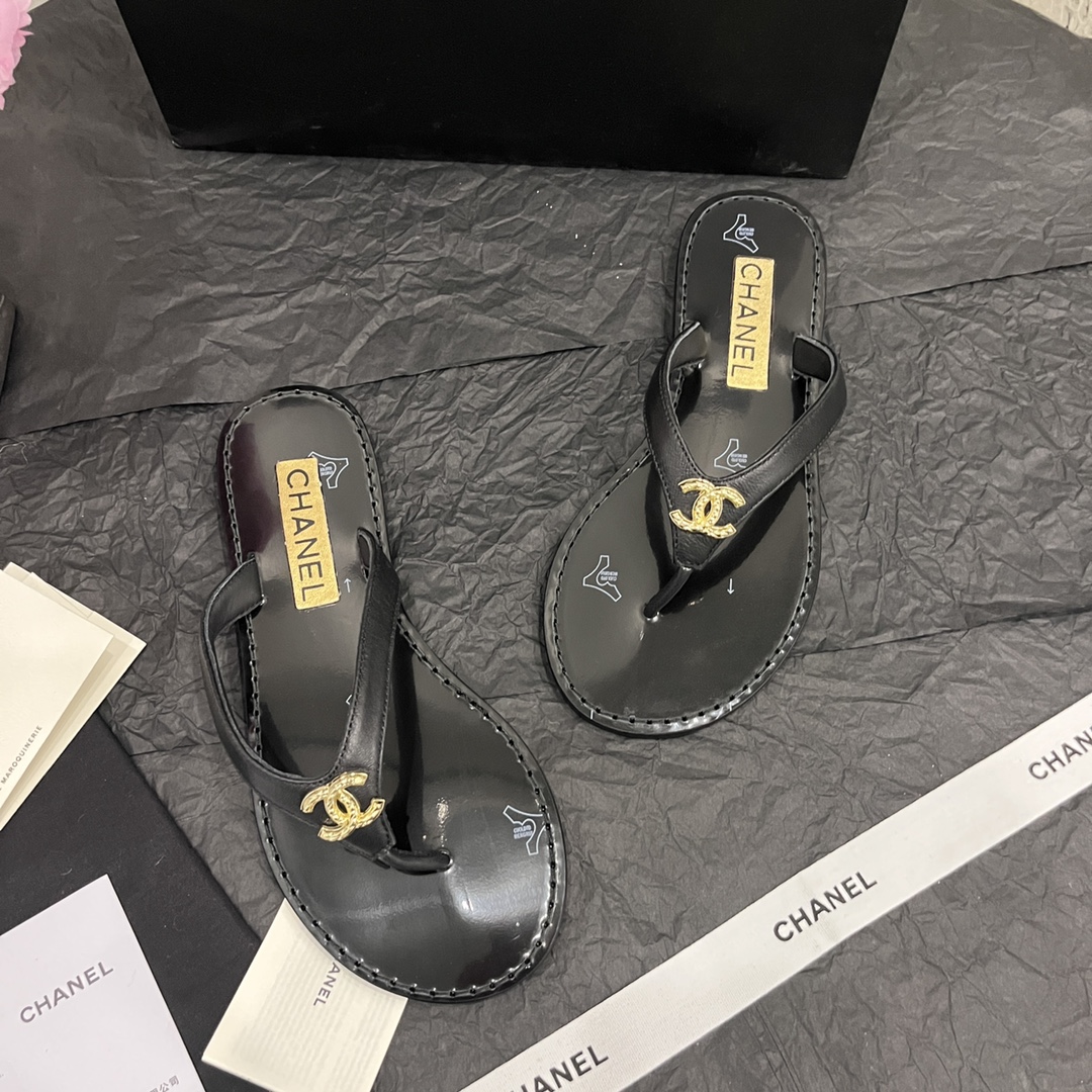 CHANEL SLIDES