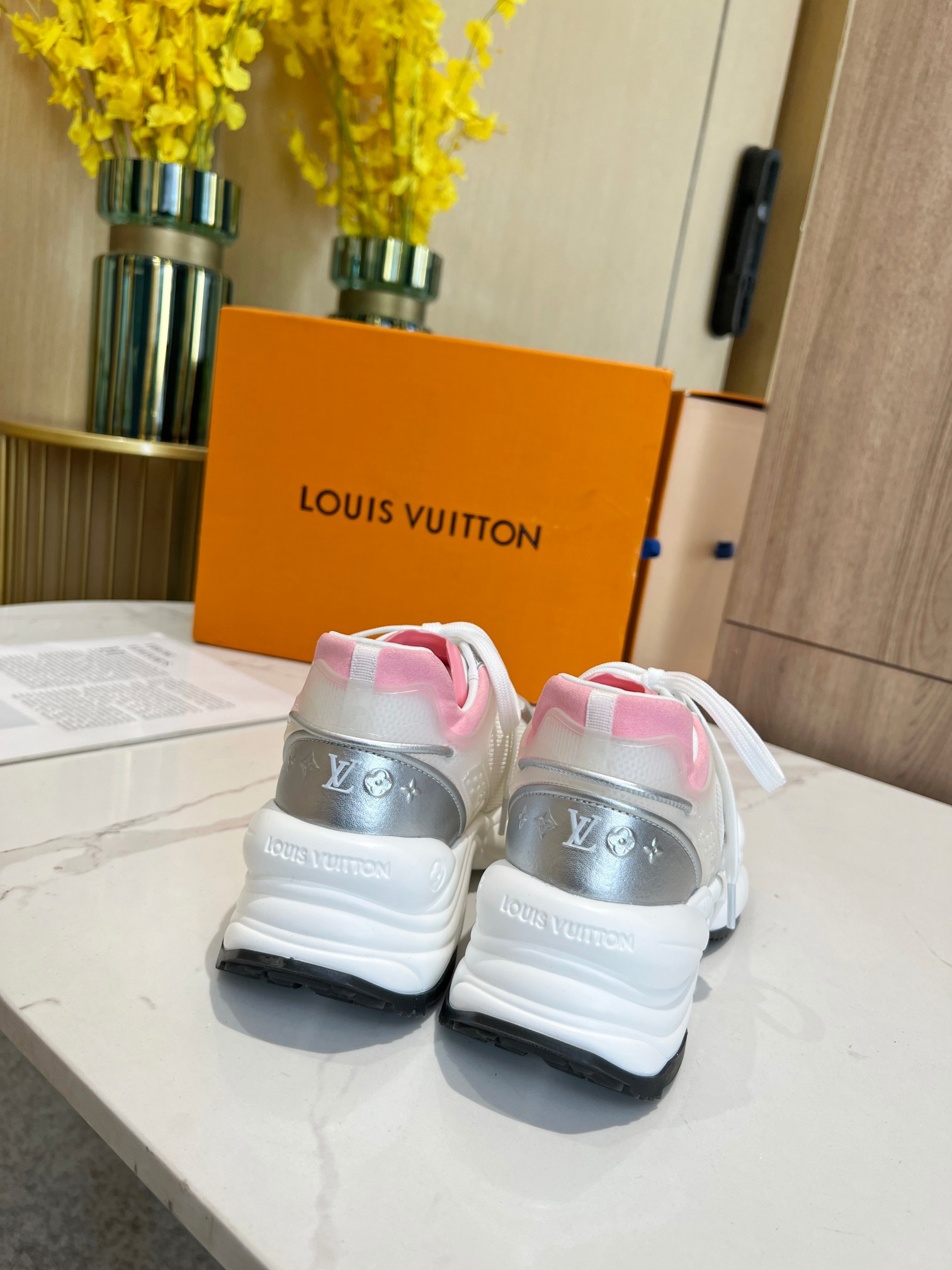 LOUIS VUITTON SNEAKERS