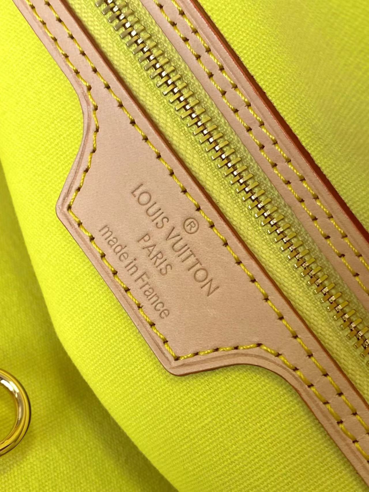 Louis Vuitton neverfull medium handbag