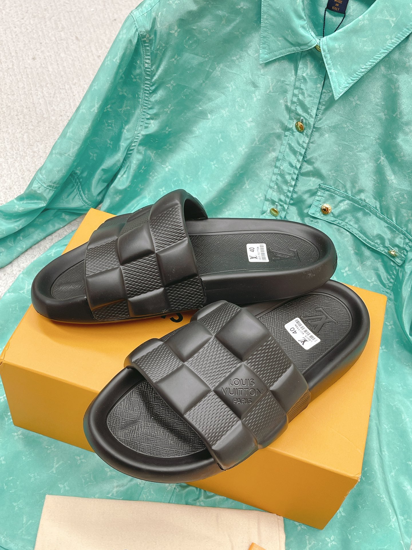 LOUIS VUITTON SLIDES