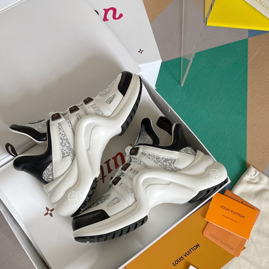 LOUIS VUITTON SNEAKERS