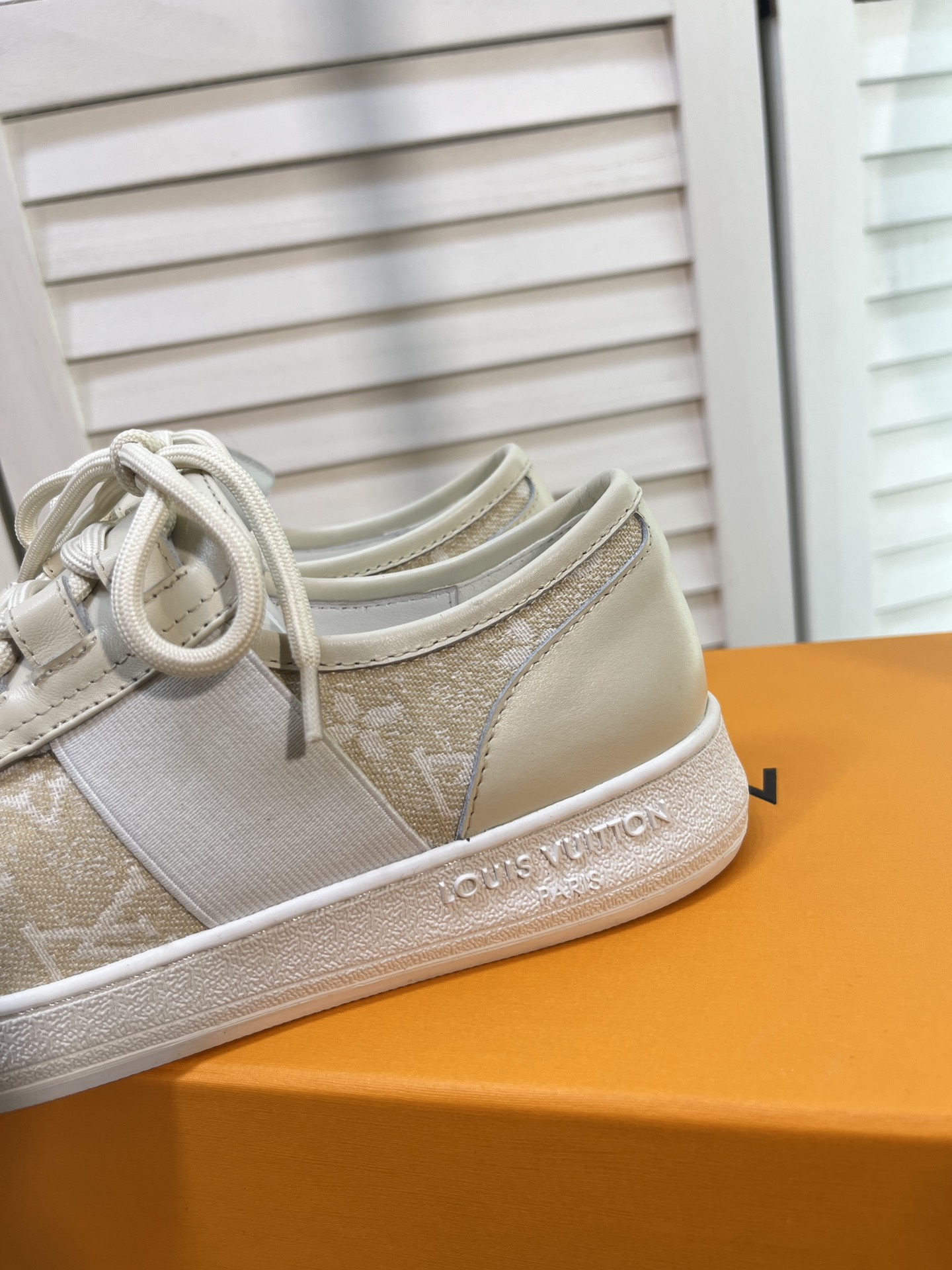 LOUIS VUITTON SNEAKERS