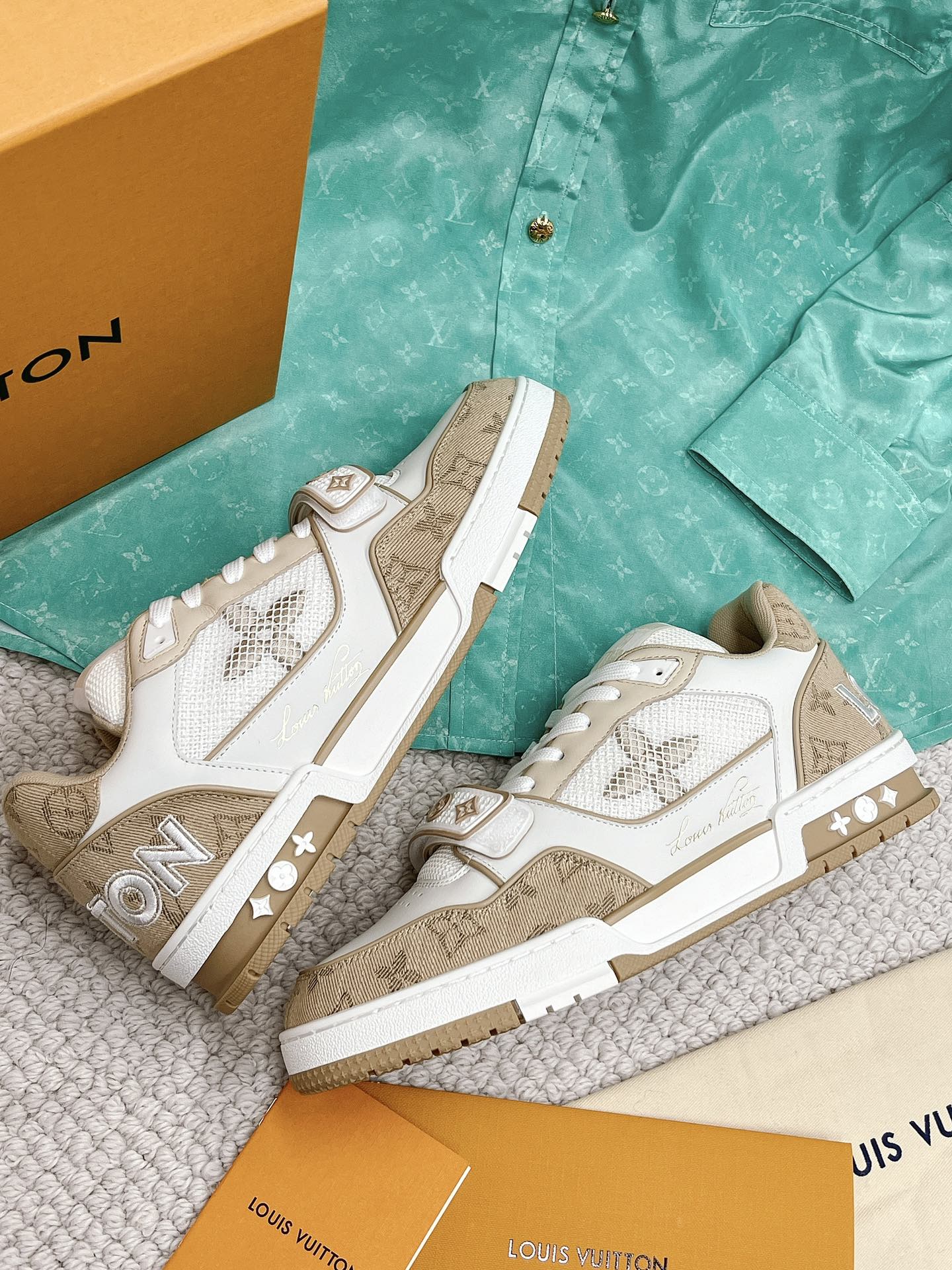 LOUIS VUITTON SNEAKERS