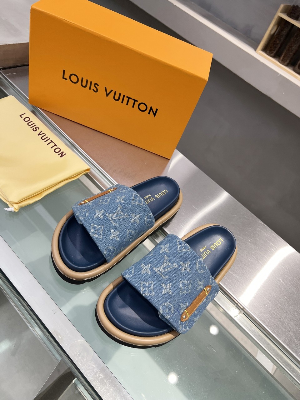 LOUIS VUITTON SLIDES