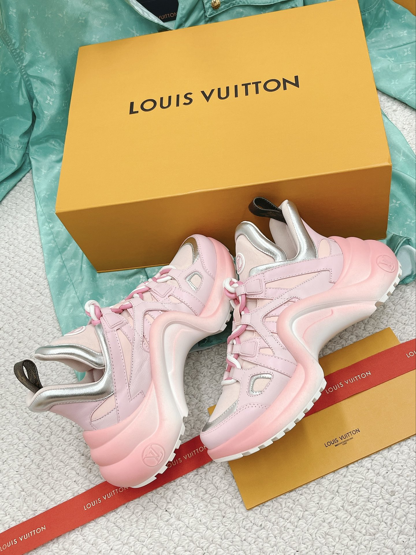 LOUIS VUITTON SNEAKERS