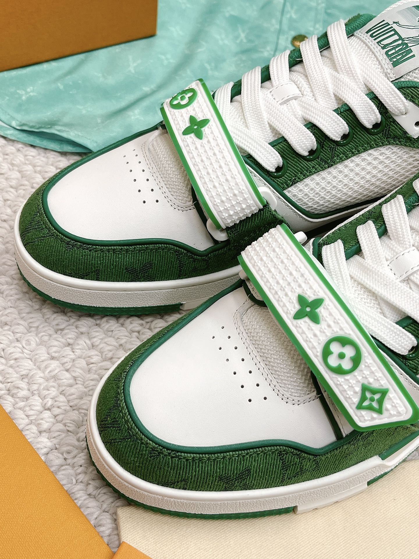 LOUIS VUITTON SNEAKERS