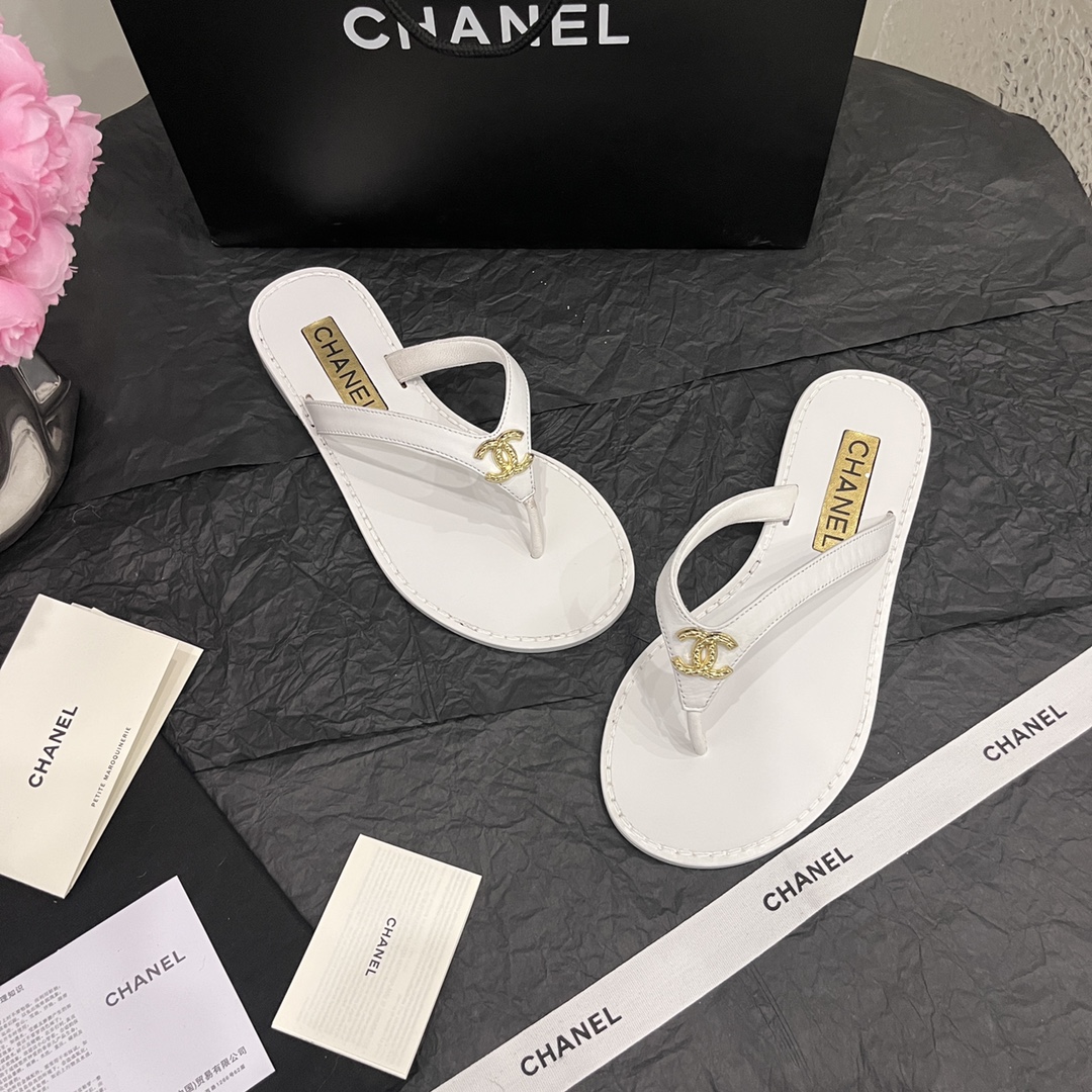 CHANEL SLIDES