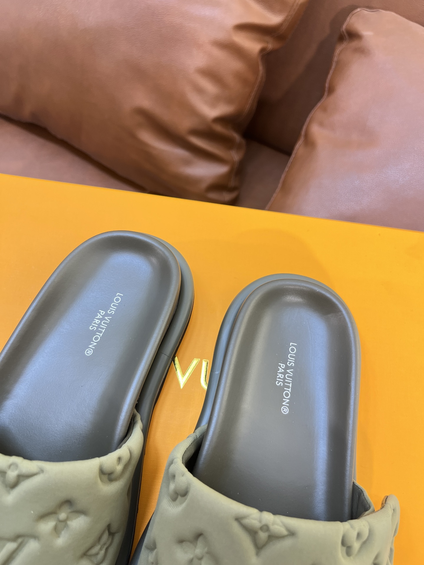 LOUIS VUITTON SLIDES