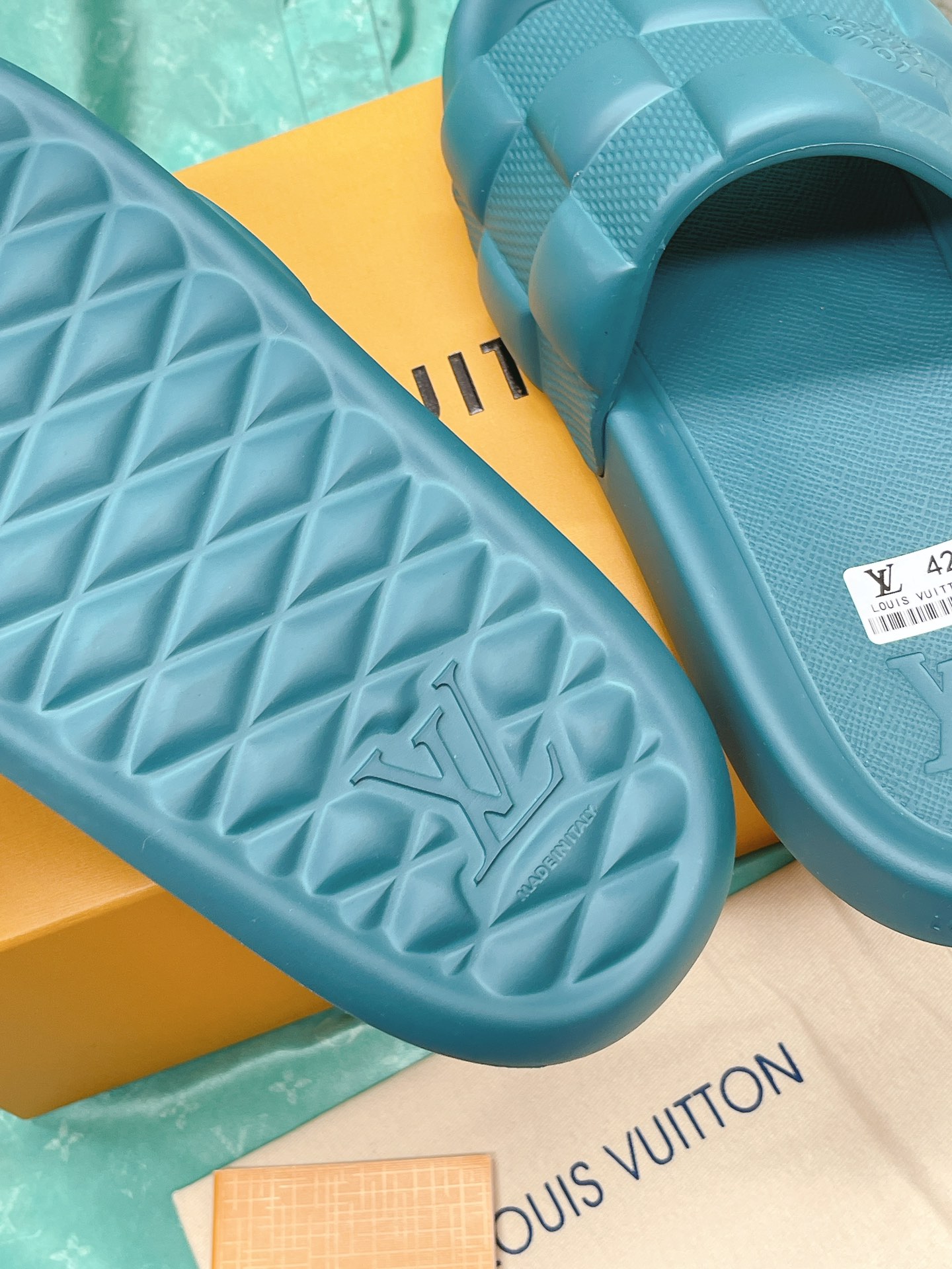 LOUIS VUITTON SLIDES