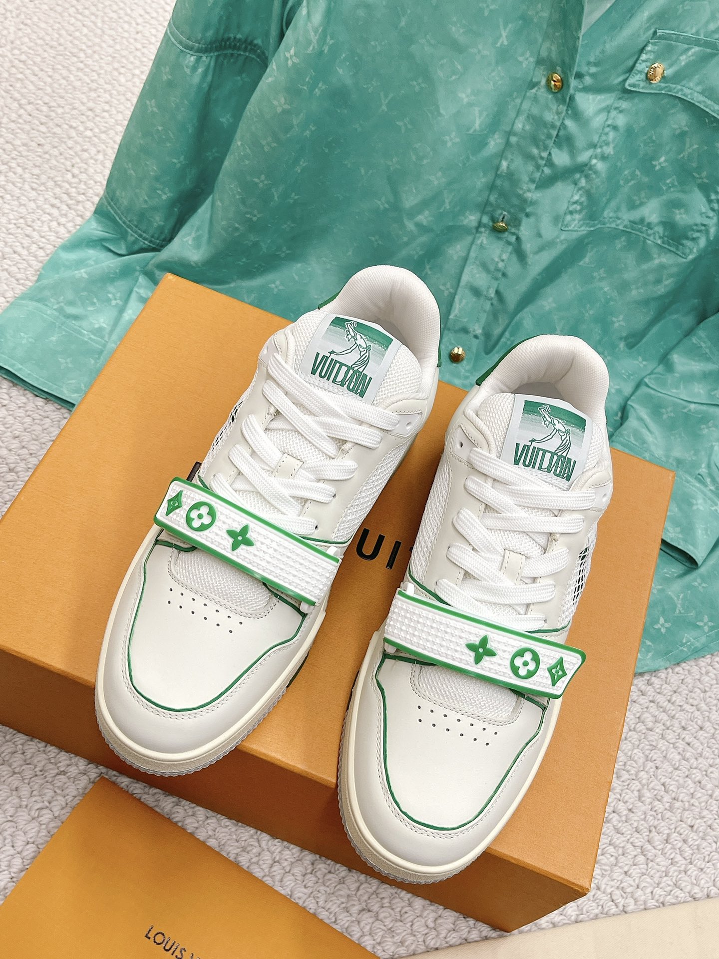 LOUIS VUITTON SNEAKERS