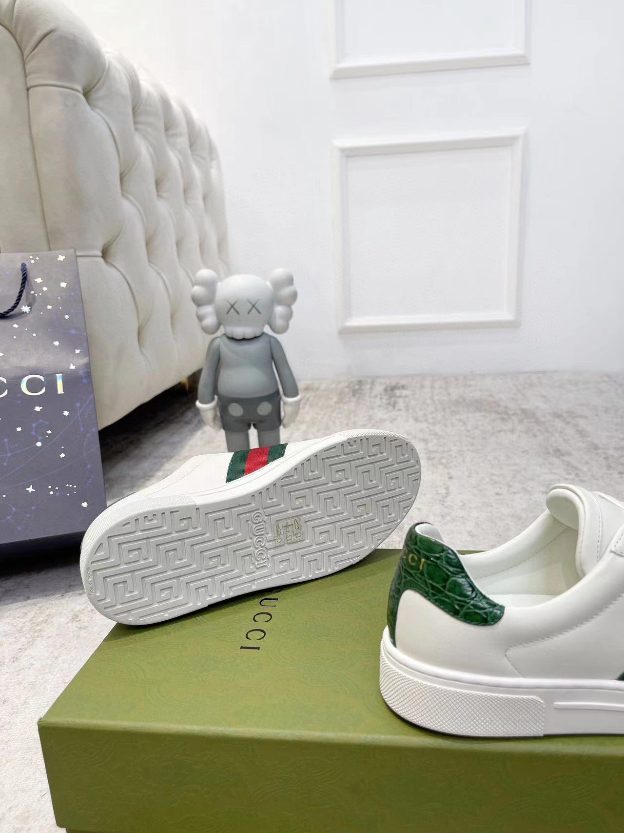 WOMEN'S GUCCI ACE SNEAKER WITH WEB