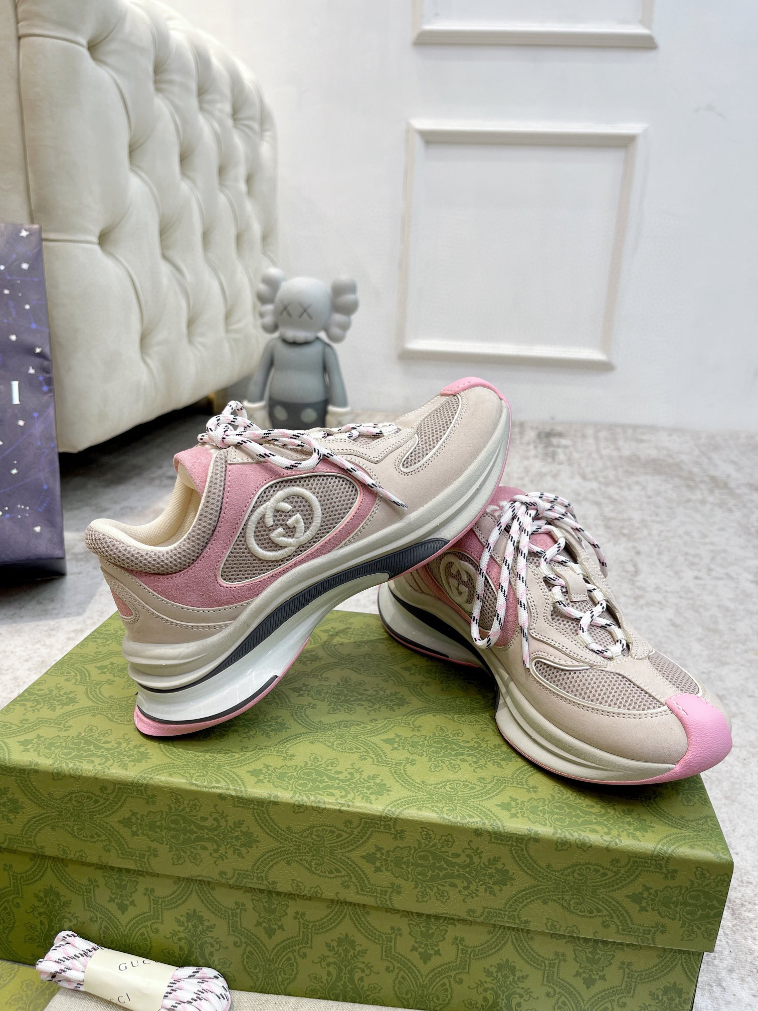 WOMEN'S GUCCI RUN SNEAKER