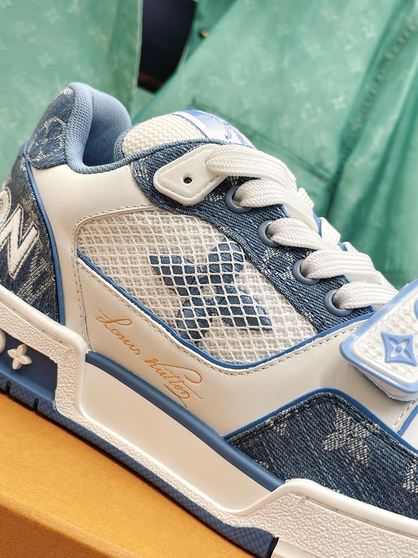 LOUIS VUITTON SNEAKERS