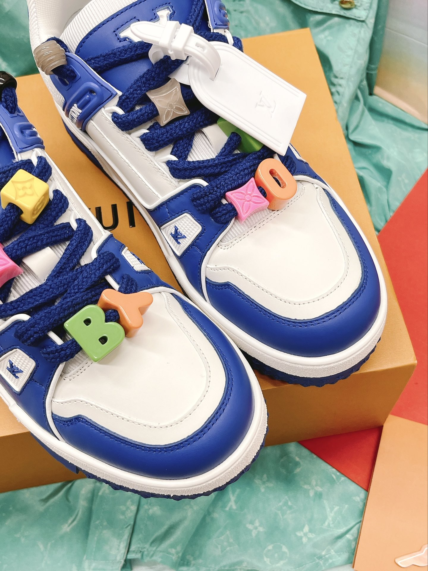 LOUIS VUITTON SNEAKERS