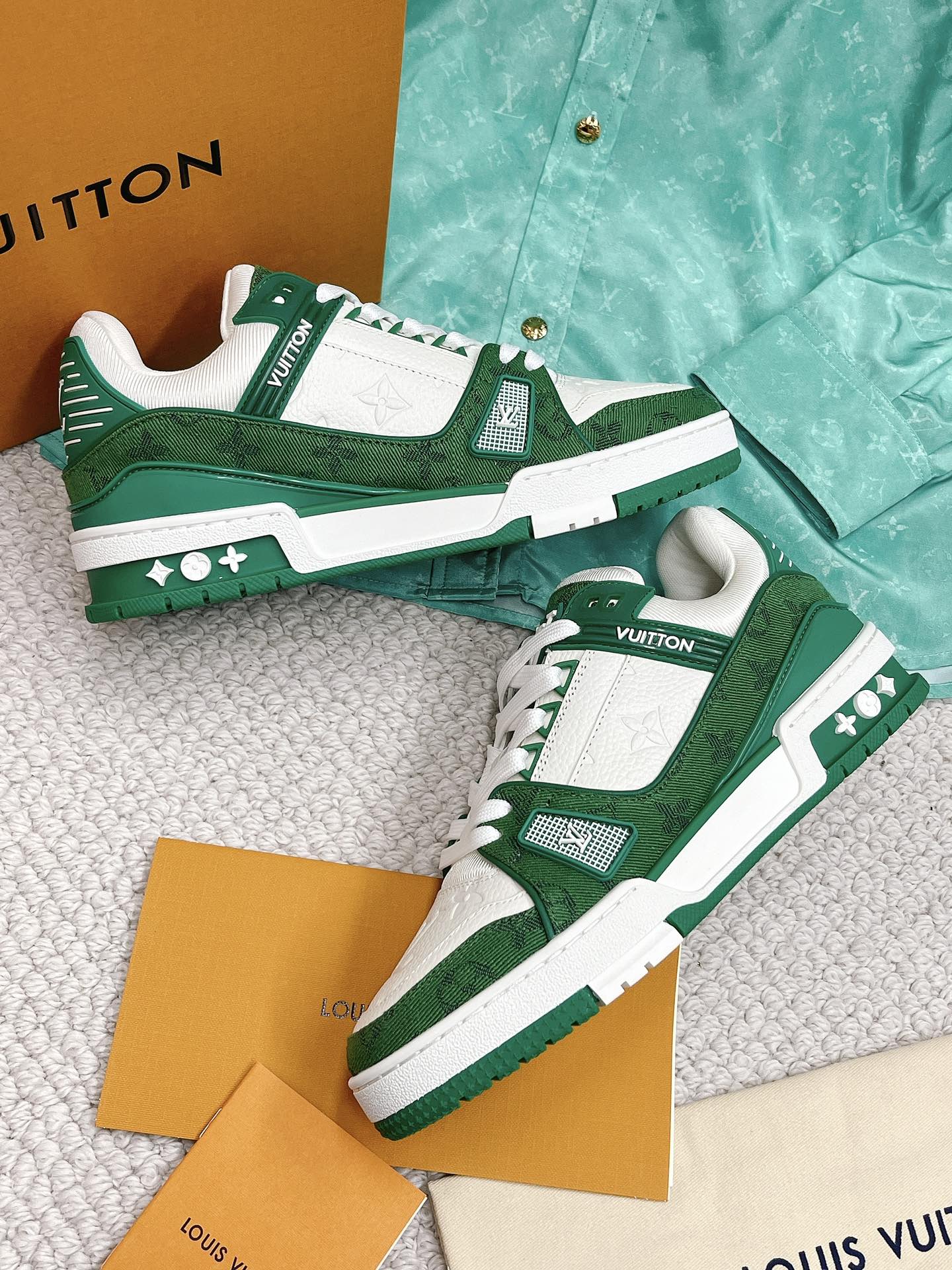 LOUIS VUITTON SNEAKERS