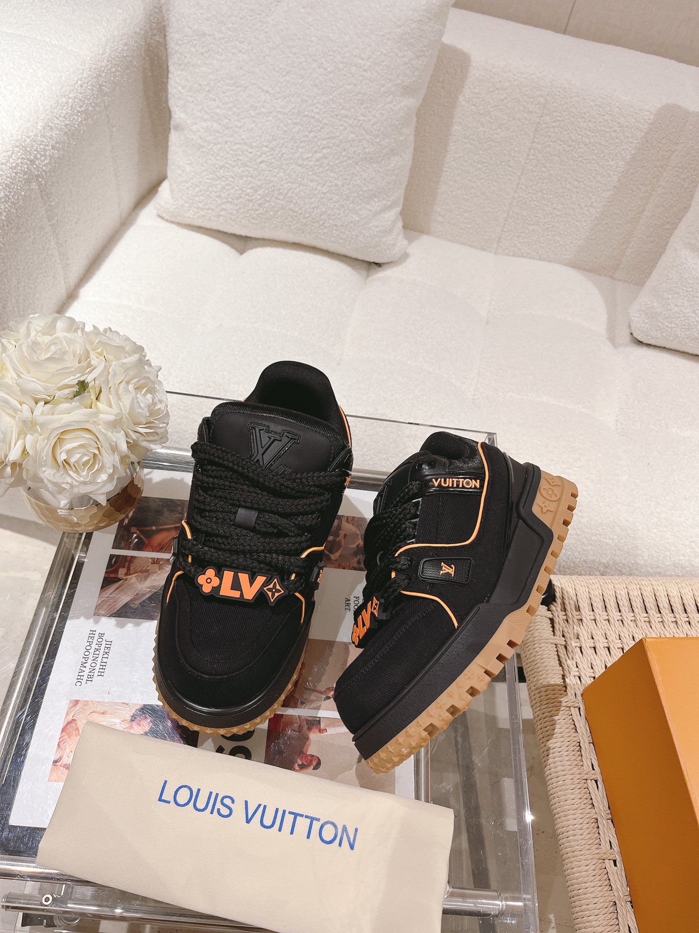 LOUIS VUITTON SNEAKERS