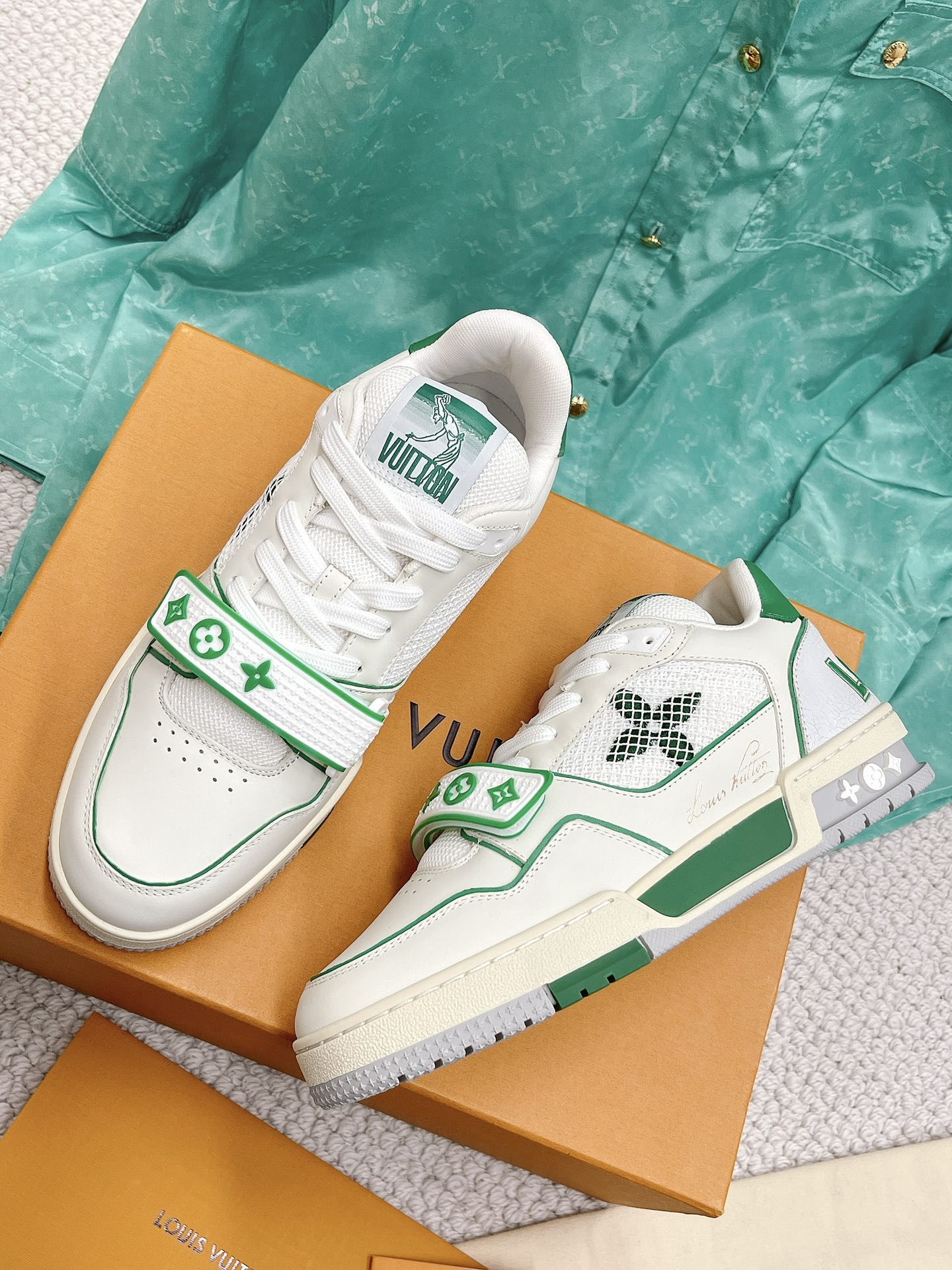 LOUIS VUITTON SNEAKERS