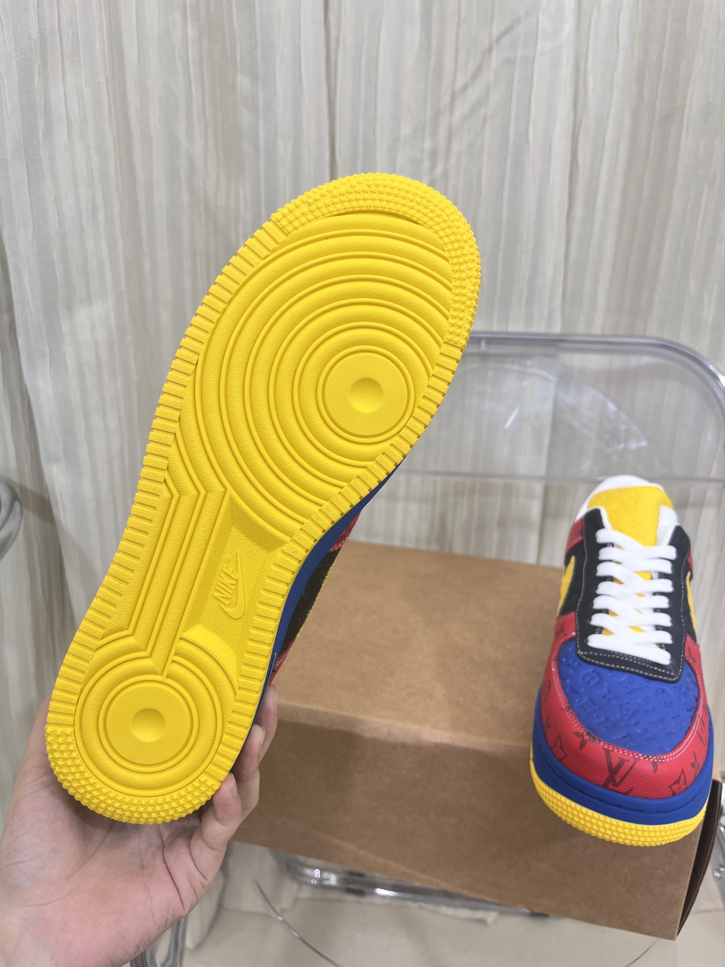 LOUIS VUITTON SNEAKERS