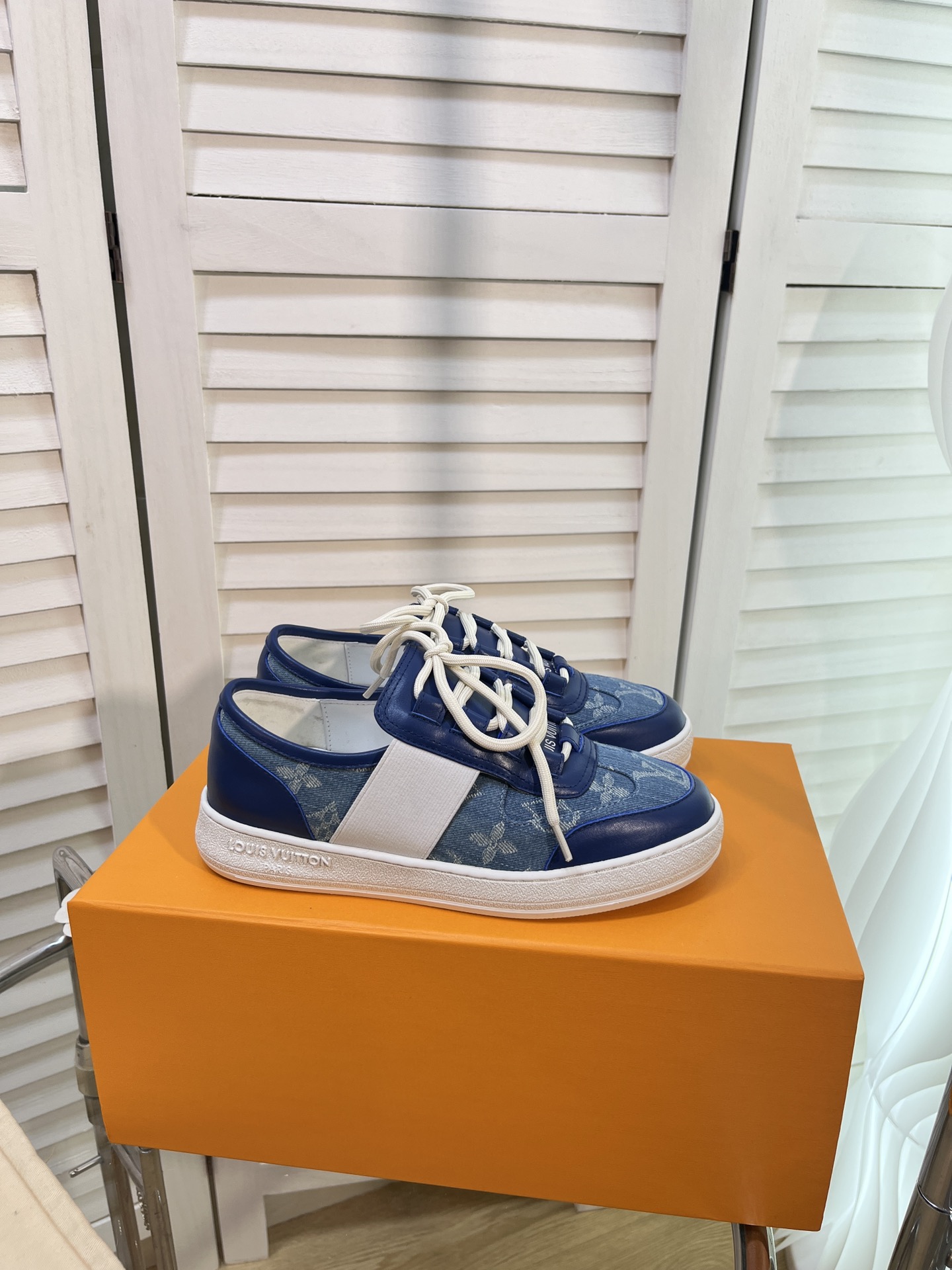 LOUIS VUITTON SNEAKERS